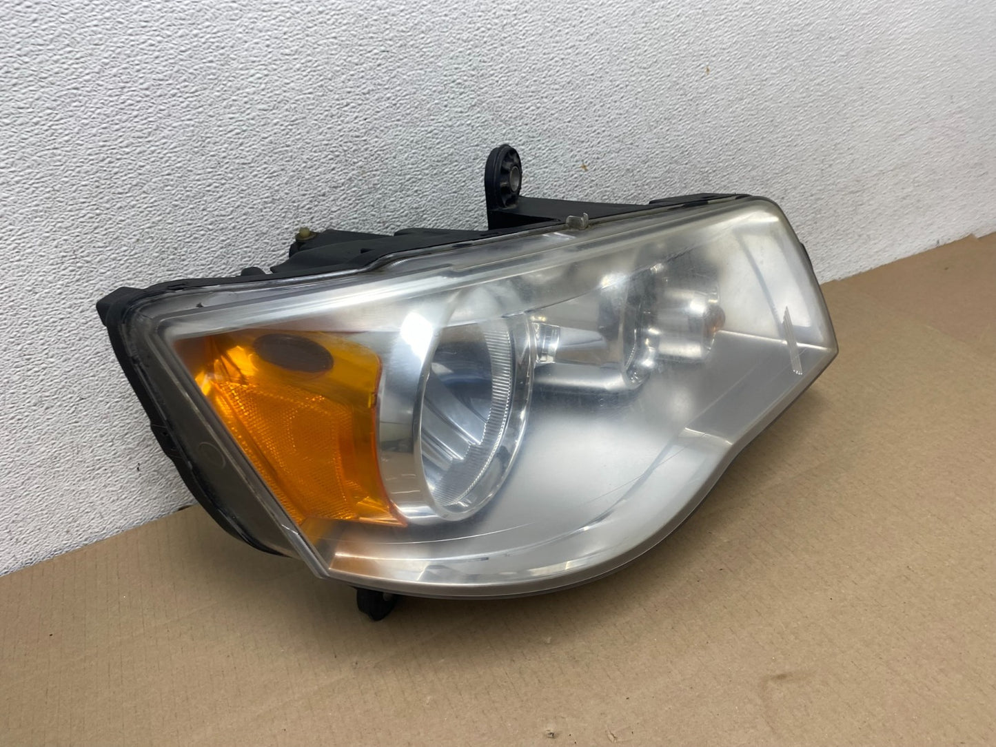 2011 to 2016 Chrysler Town and Country Right Passenger Headlight AG5822 DW2