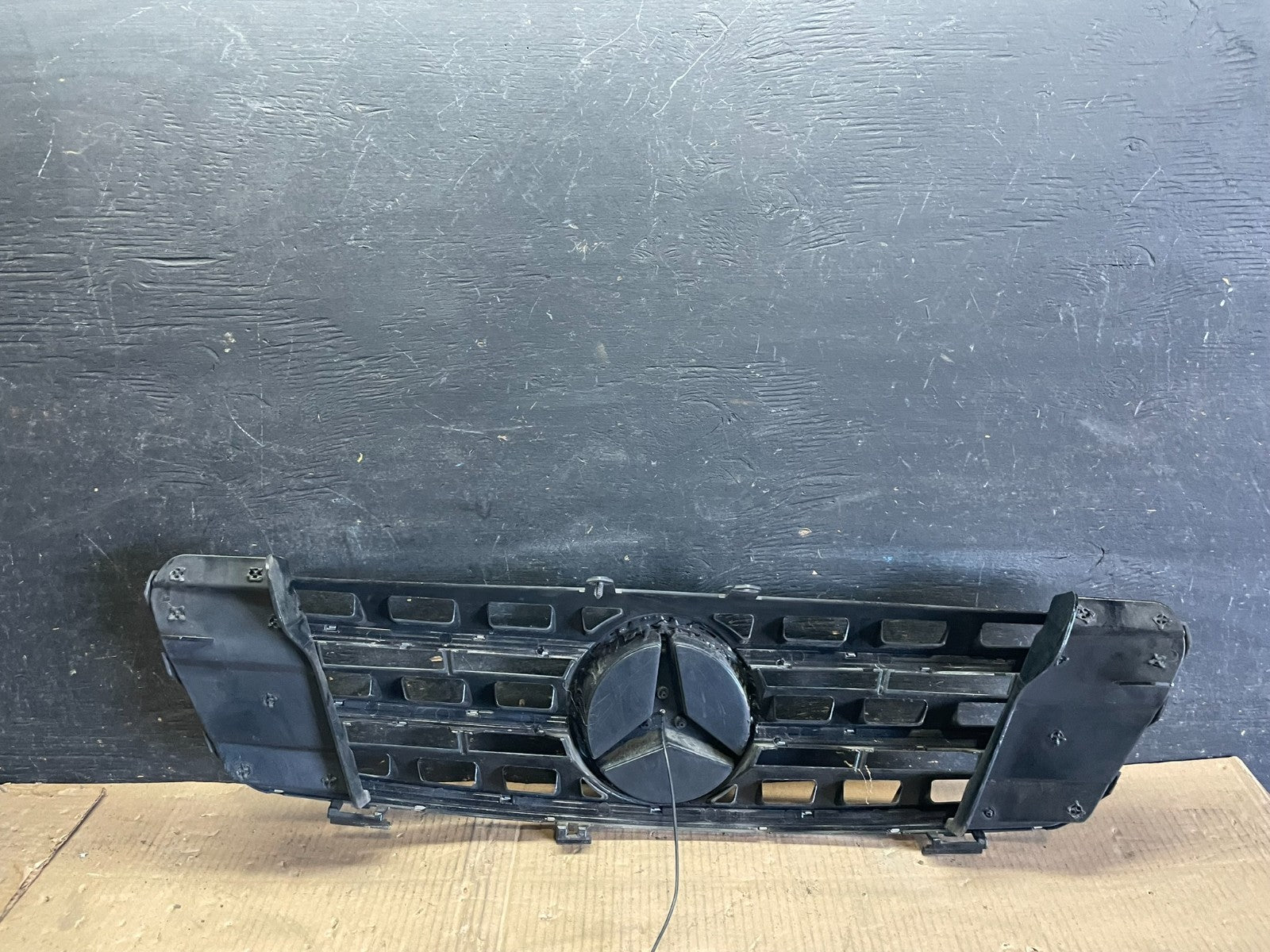 2006 2007 2008 Mercedes Benz ML350 ML550 Front Upper Grill Grille R5367 DG9