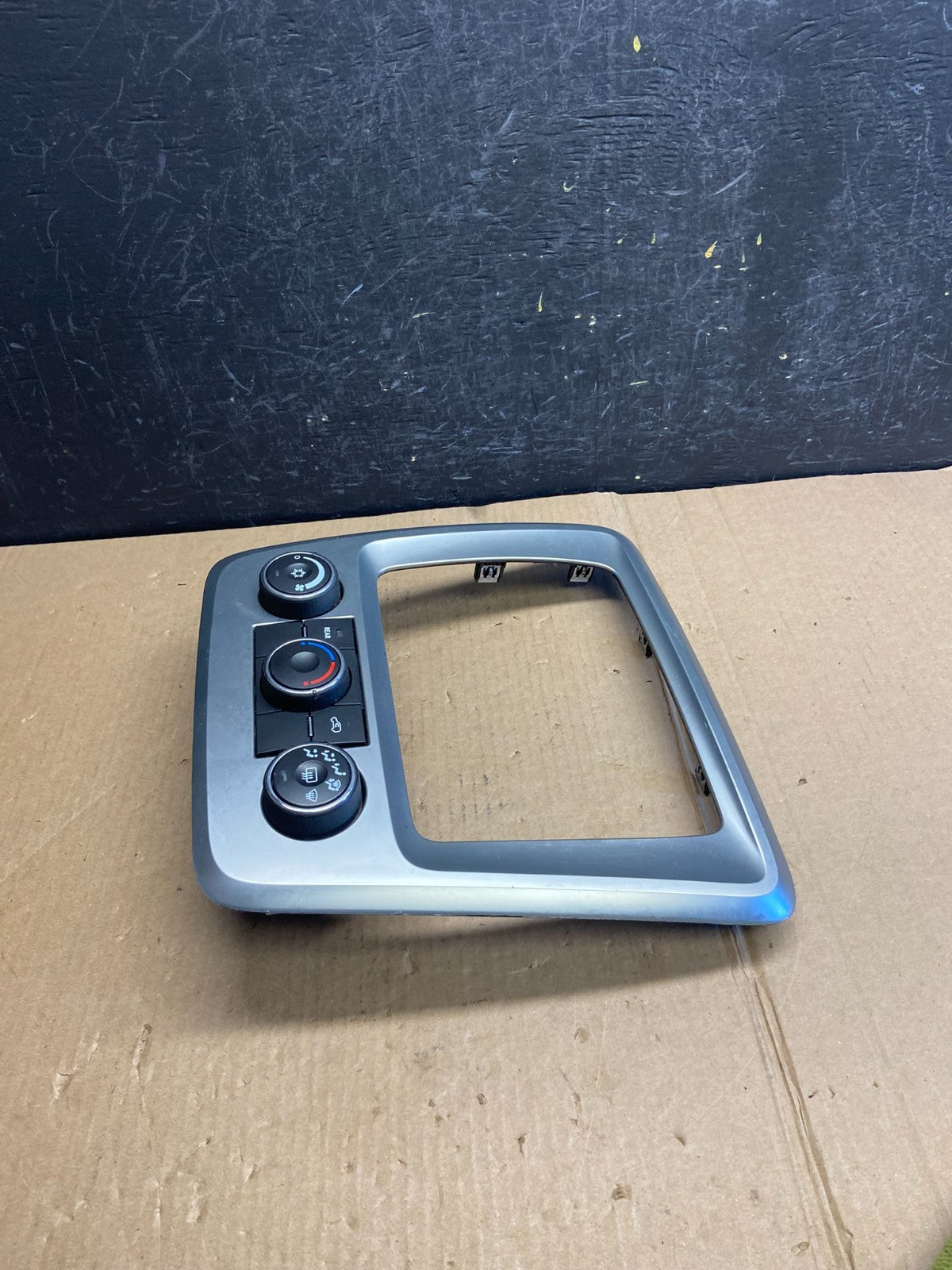 2013 - 2016 GMC Acadia A/C Heater Climate Control Radio Panel Bezel OE AE4227 DG2