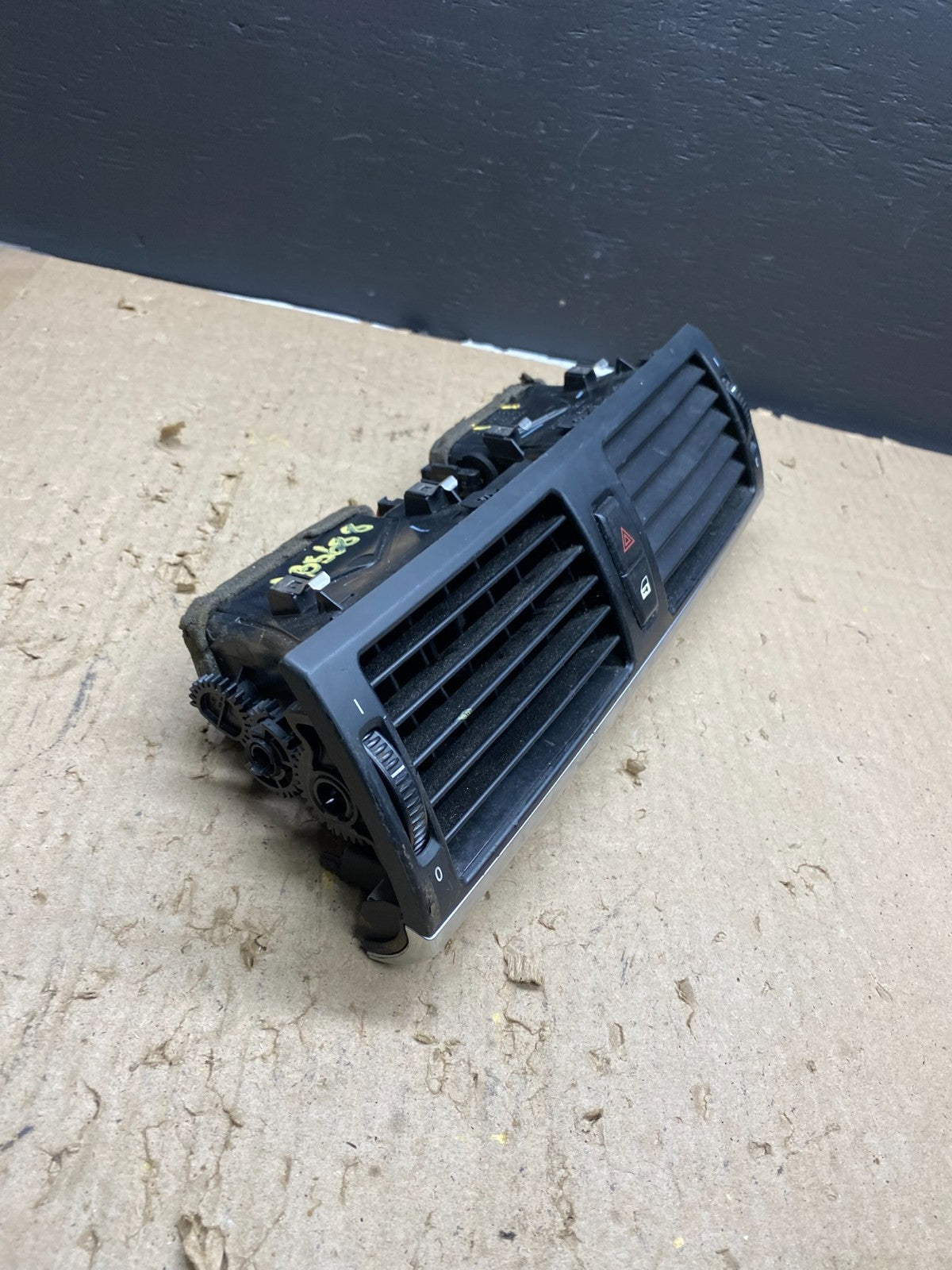 2007 to 2013 BMW X5 X6 Center Console Dash Air Vent OEM AB5688 DG1