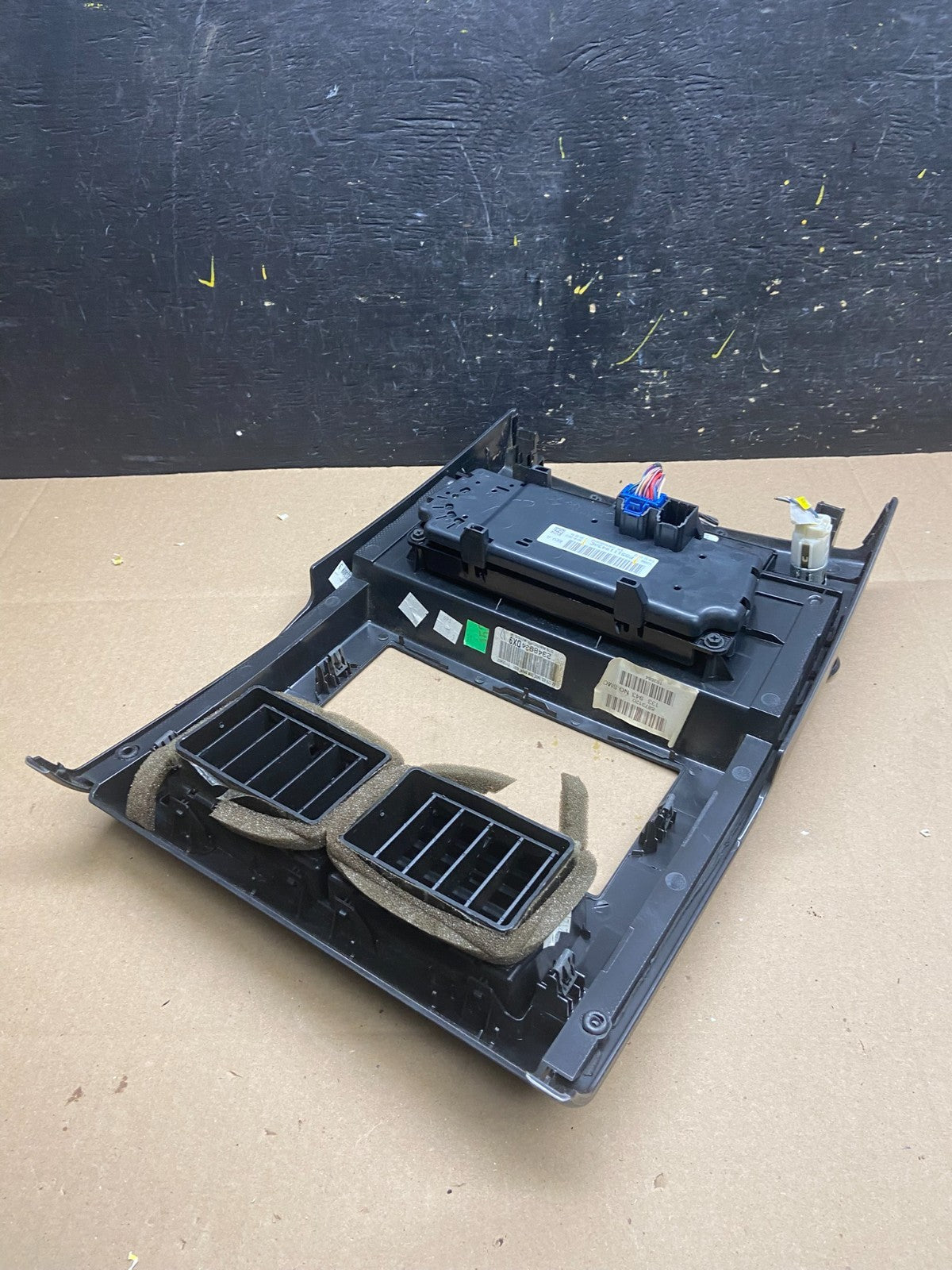 2008 to 2012 Jeep Liberty Dash Climate Temperature Control Radio Bezel t9107 DG3
