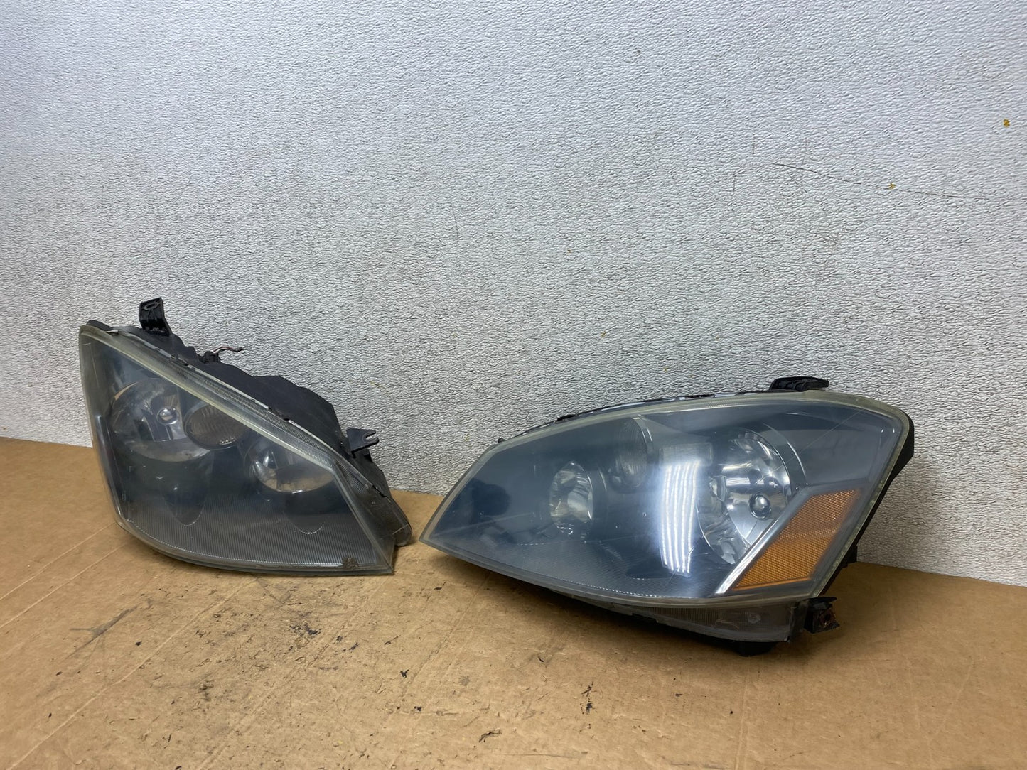 2005 to 2006 Nissan Altima Left+Right Set Halogen Headlights T3665 DW1