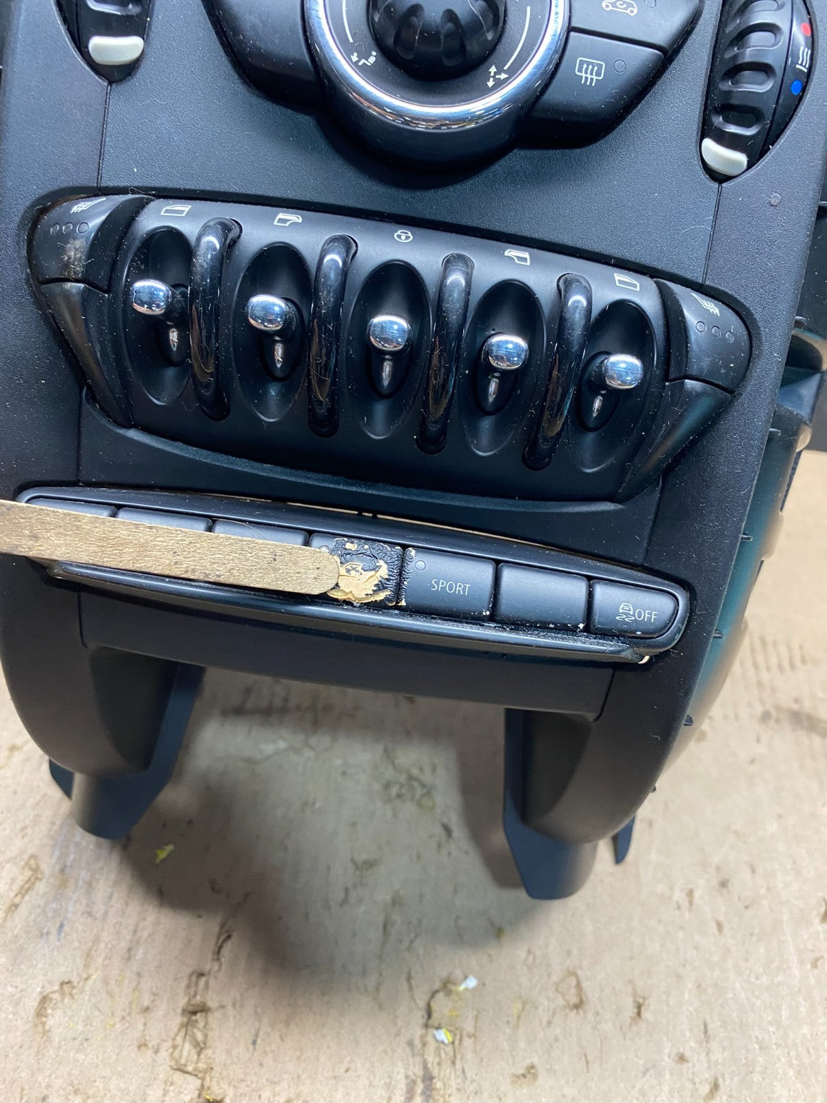 2007 to 2013 Mini Cooper Center Dash Climate Window Control Q9280 DG1