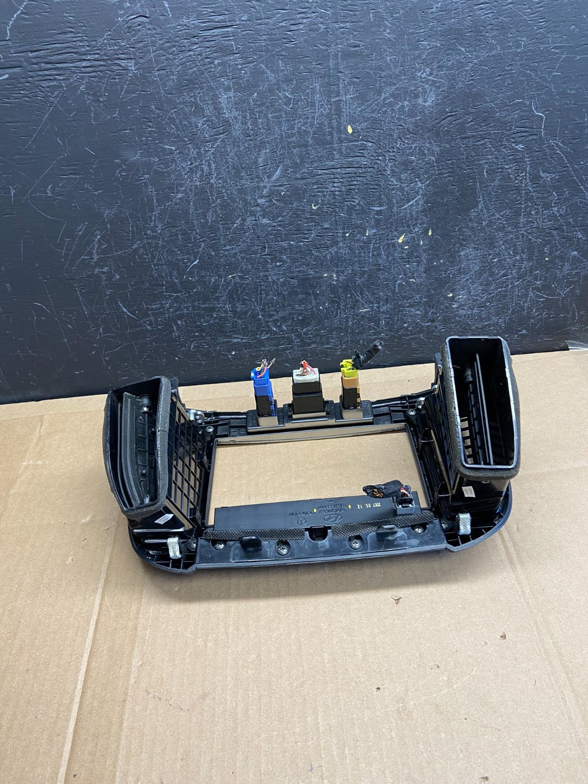 2007 to 2009 Hyundai Santa Fe Center Dashboard Radio Bezel Trim AD2089 DG4