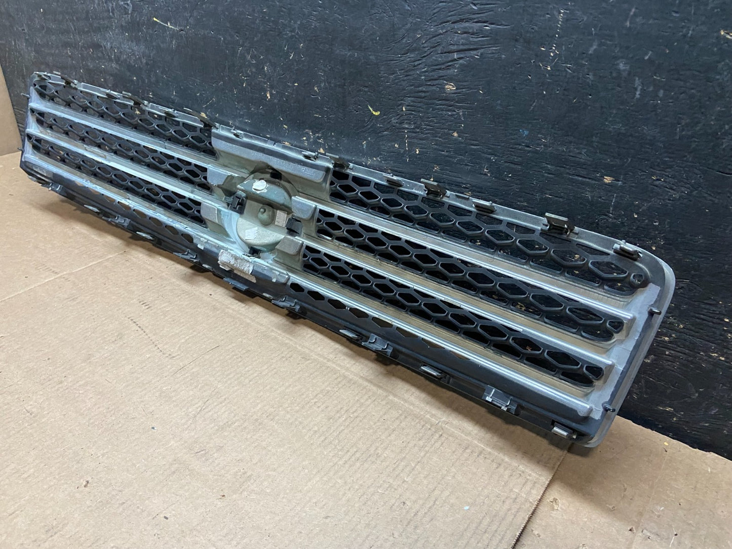 2009 to 2011 Nissan Maxima Front Upper Grill Grille 62070-9N00A Y9424 DG6