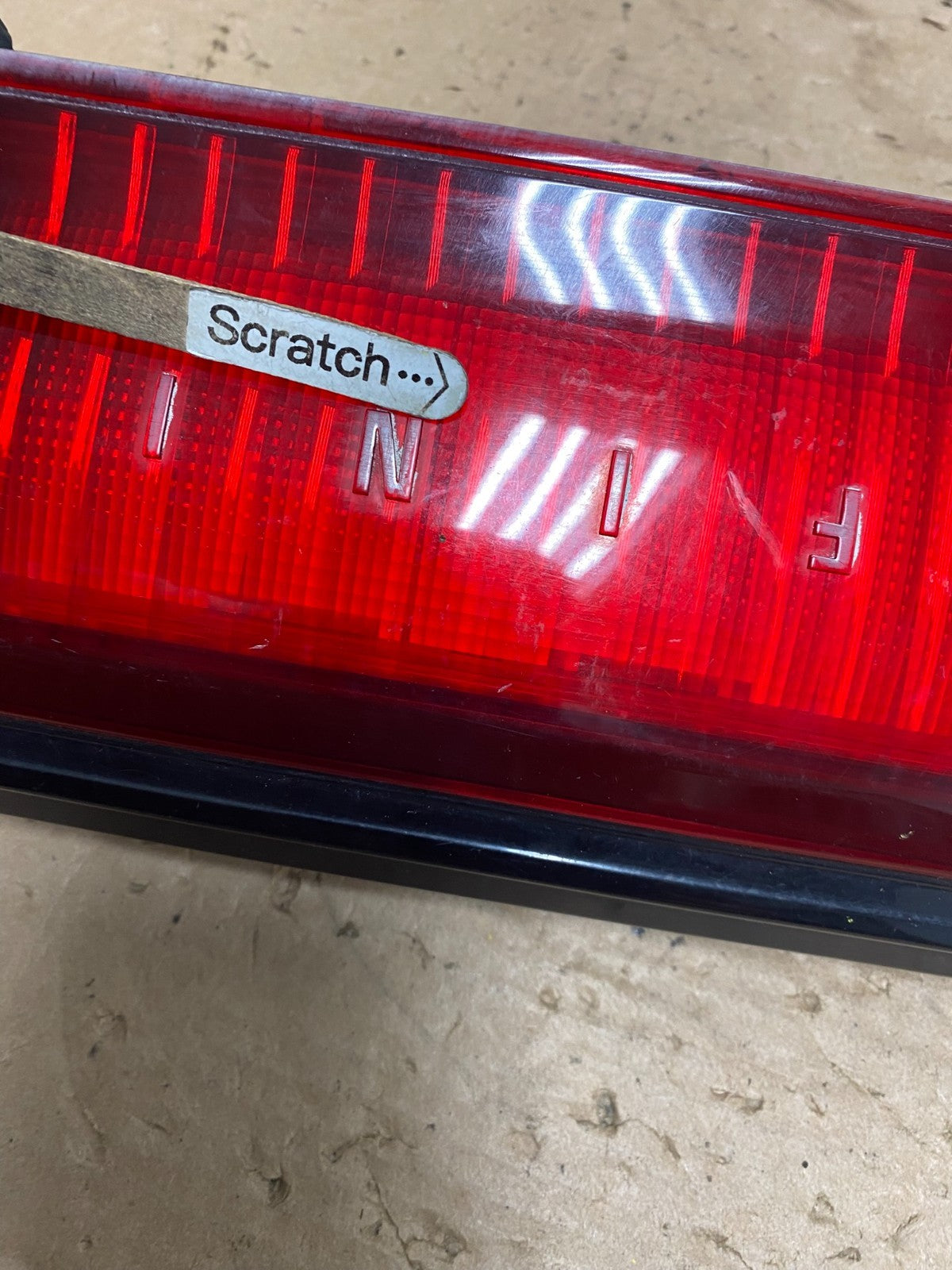 1993 to 1994 Infiniti J30 Rear Center Trunk LID Tail Light OEM O9308 DG5