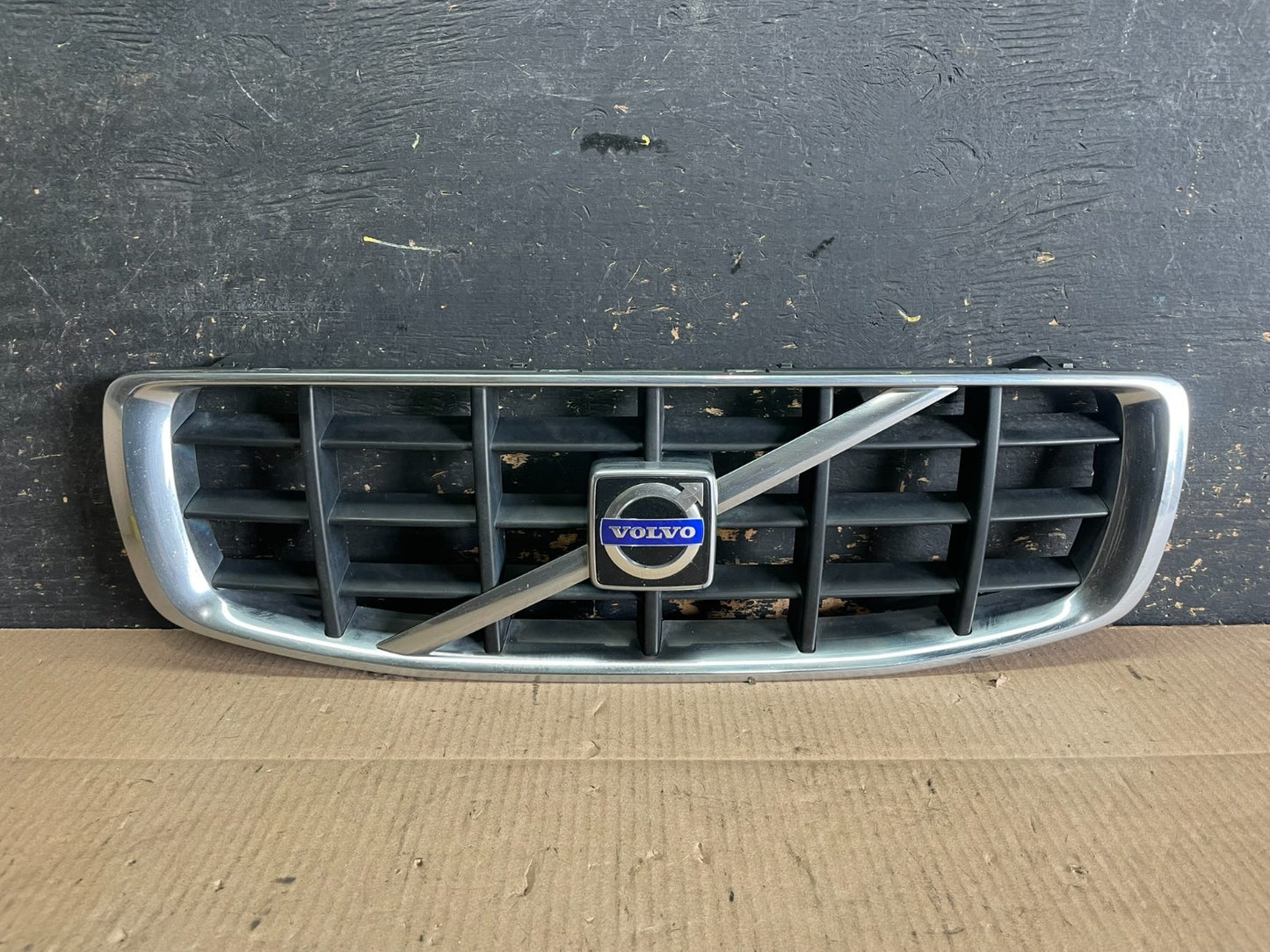 2008 to 2009 Volvo XC70 Front Upper Grill Grille Oem OEM Z8520 DG0