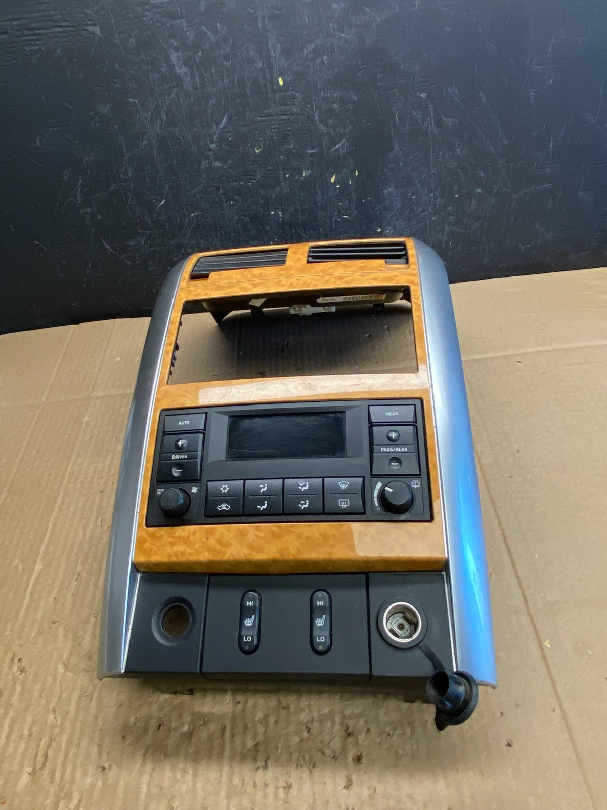 2007-2009 Chrysler Aspen Heat Climate Temperature Control Radio Bezel AC9532 DG3