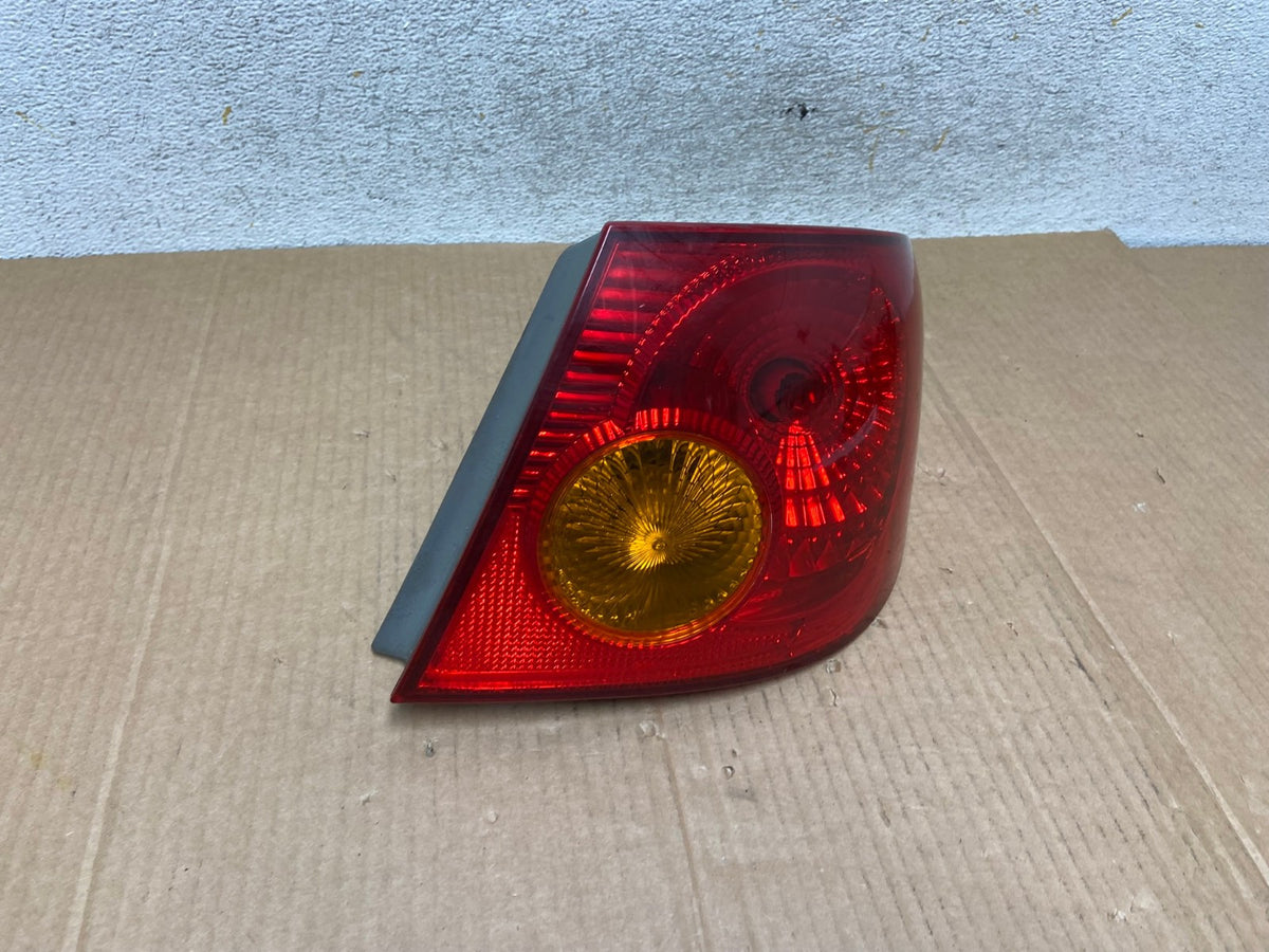 2003 to 2005 Toyota Corolla Right Passenger RH Side Tail Light AI5761 LK2