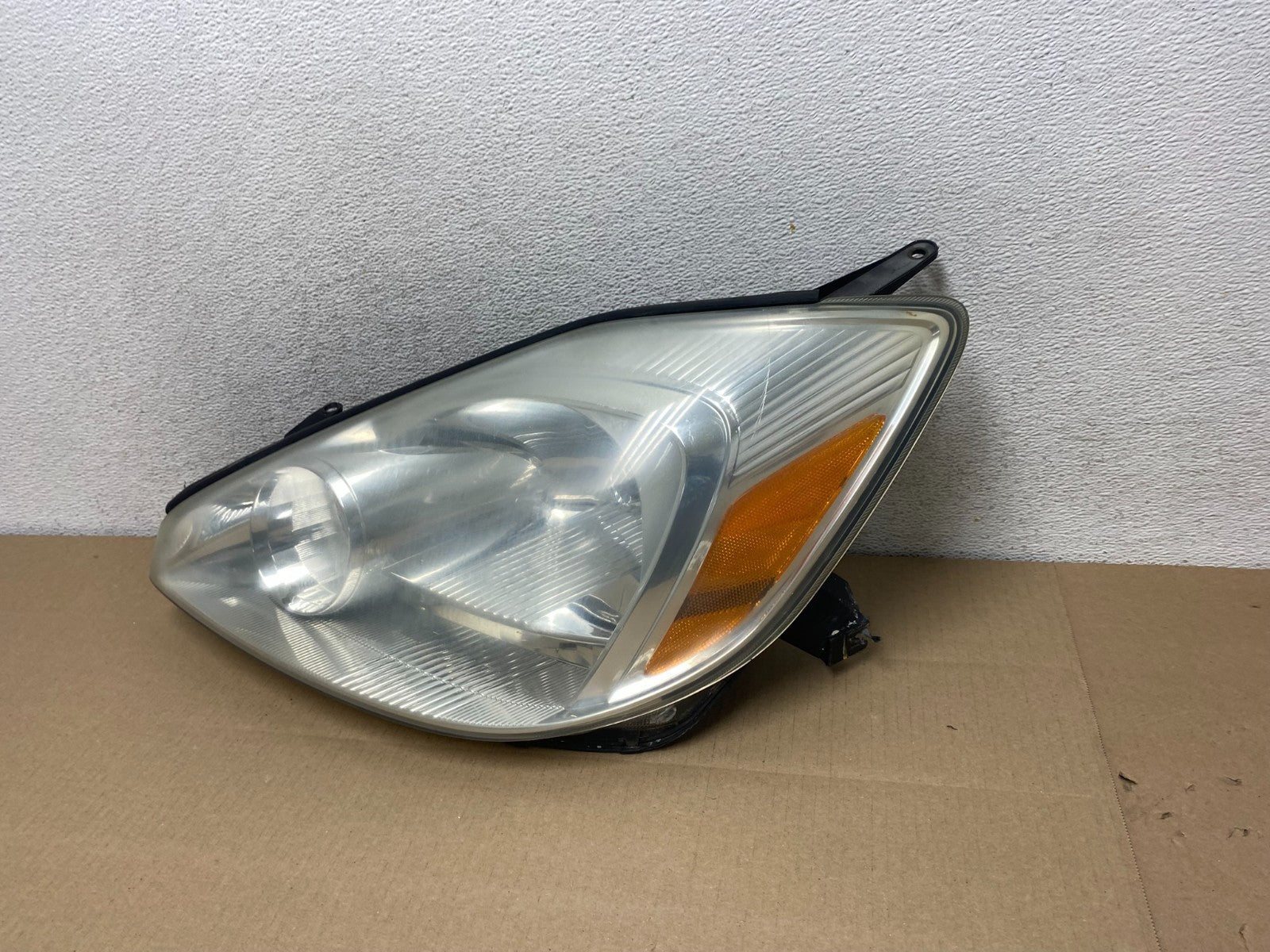 2004-2005 Toyota Sienna Left Driver LH Side Halogen Headlight AG5814 DW1