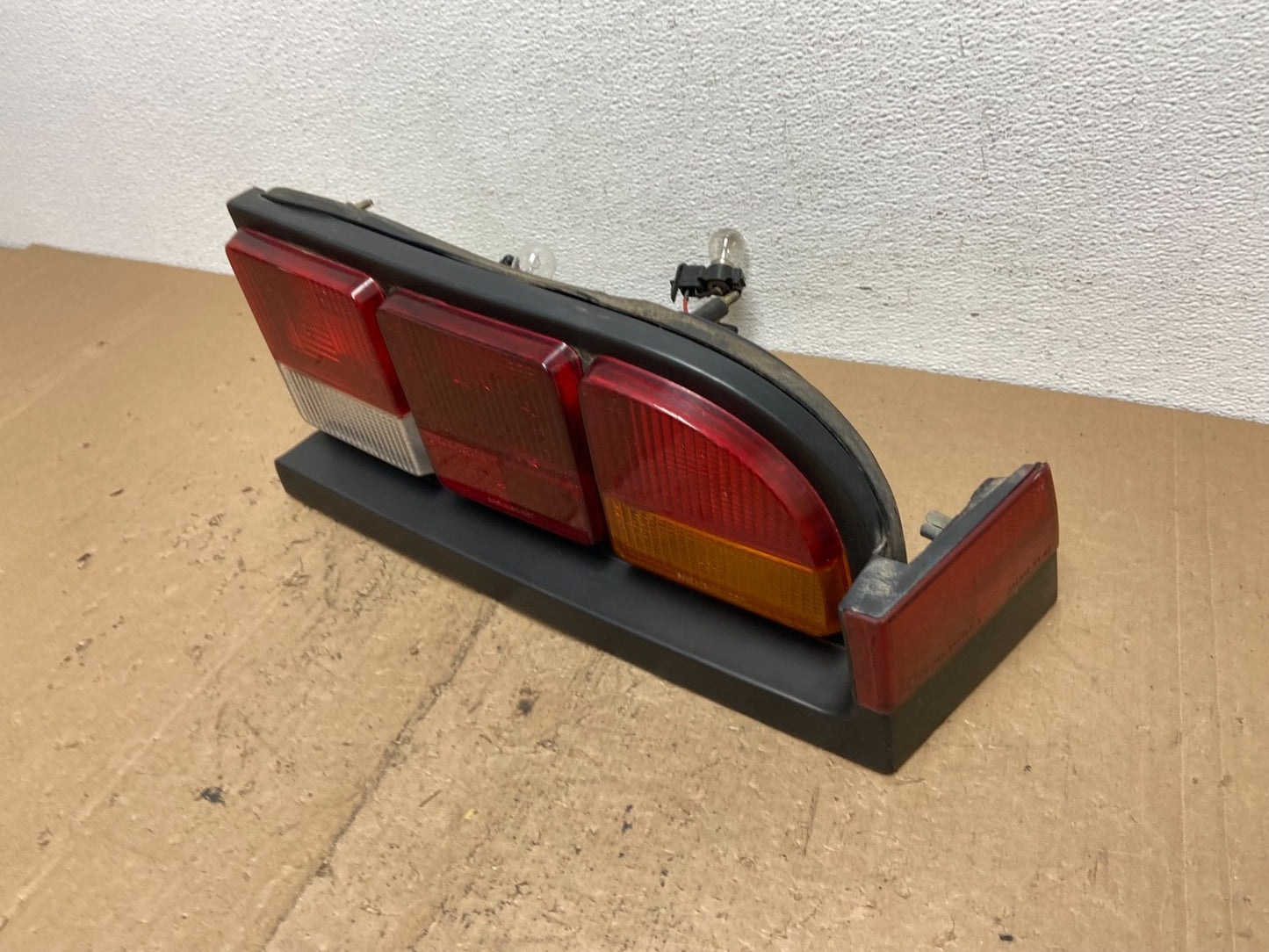 1982 to 19890 Alfa Romeo Spider Right Passenger Side Tail Light AC7421 DG1
