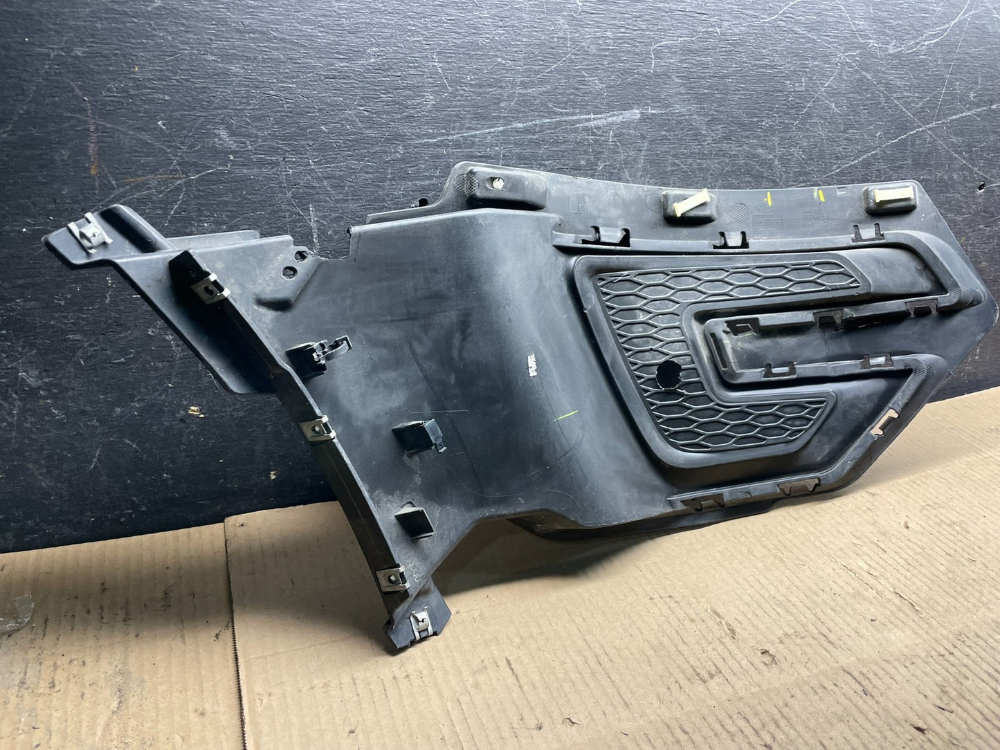 2016 - 2018 Ford Explorer Left Driver LH Fog Light Trim Bezel Oem X8676 DG5