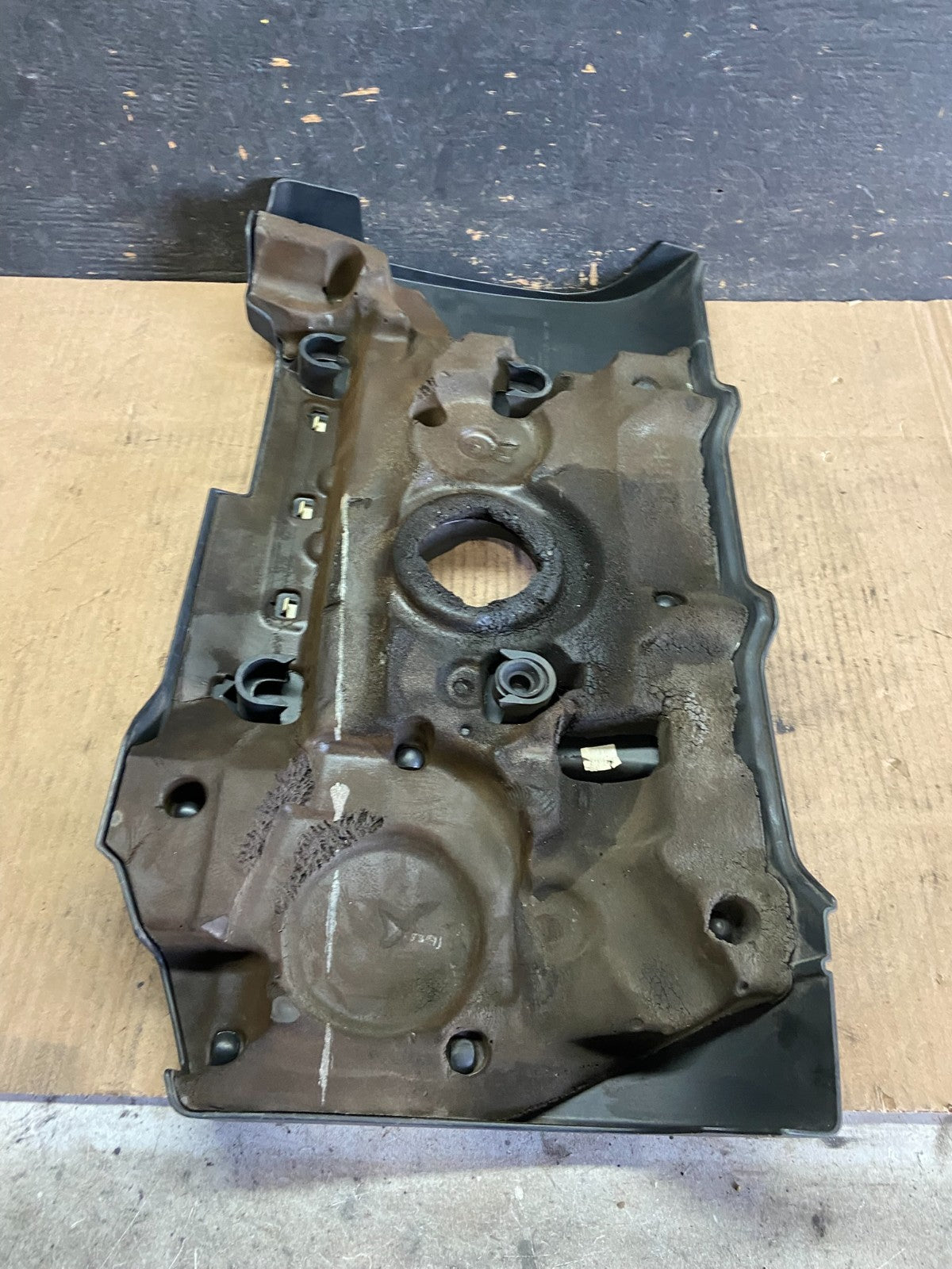 2007 to 2014 Volvo XC90 OEM 3.2L Upper Top Engine Motor Dust Cover Oem p8471 DG7
