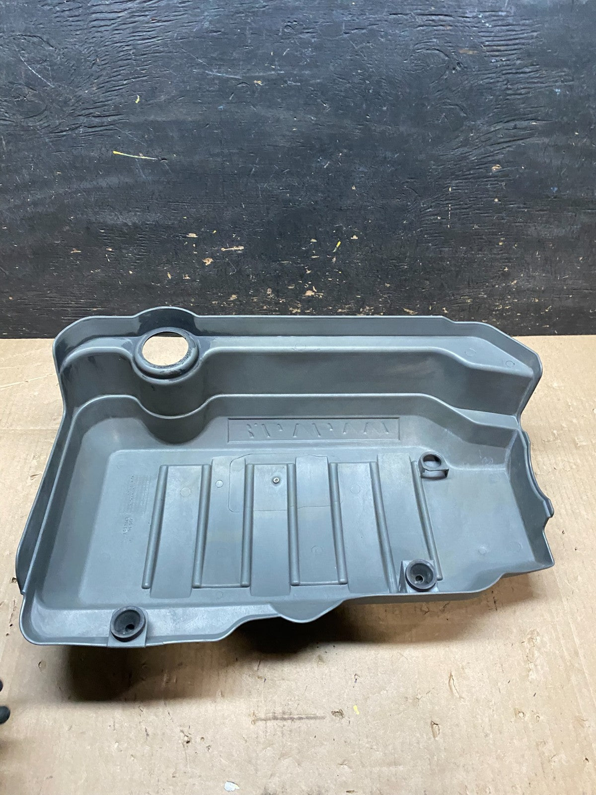2007 to 2012 GMC Acadia 3.6L VVT Engine Cover Shield U0261 DG4
