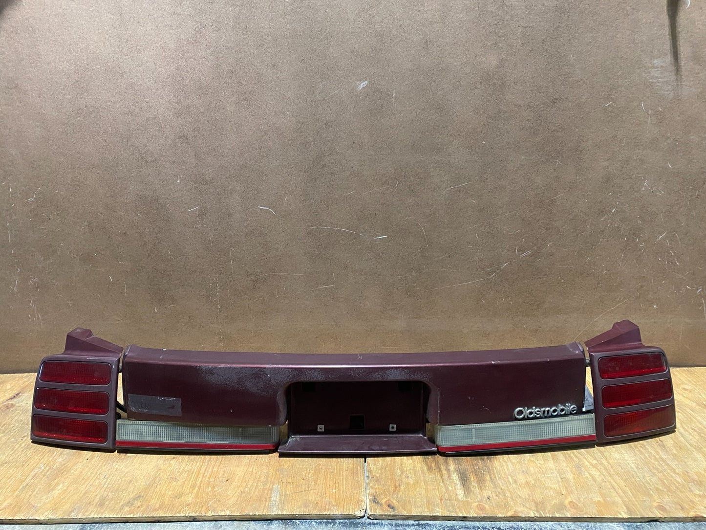 1991 to 1996 Oldsmobile Cutlass Ciera Left+Right Tail Lights V9605 PS0