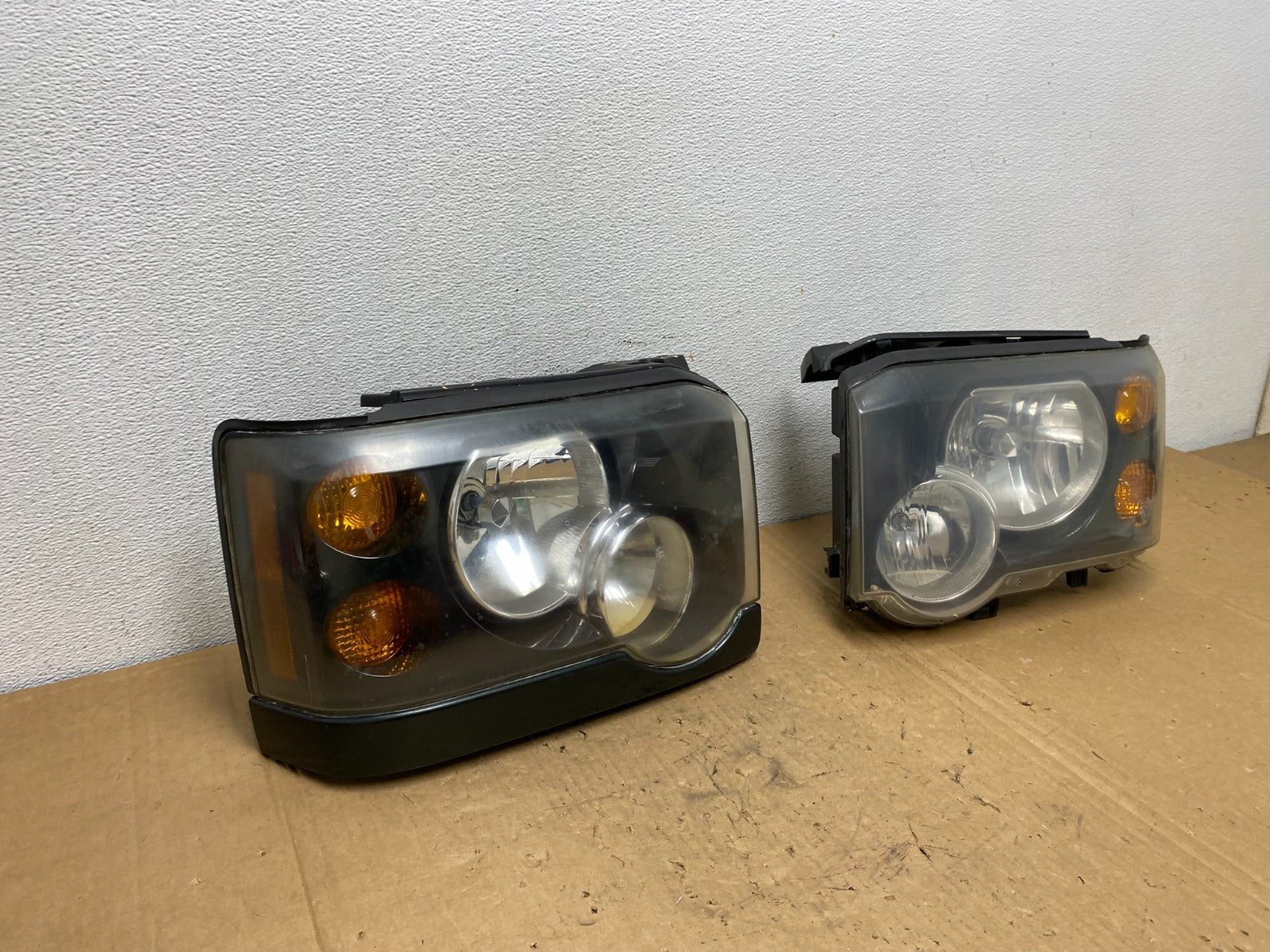 2003-2004 Land Rover Discovery Left+Right Set Halogen Headlights AD3044 DG2