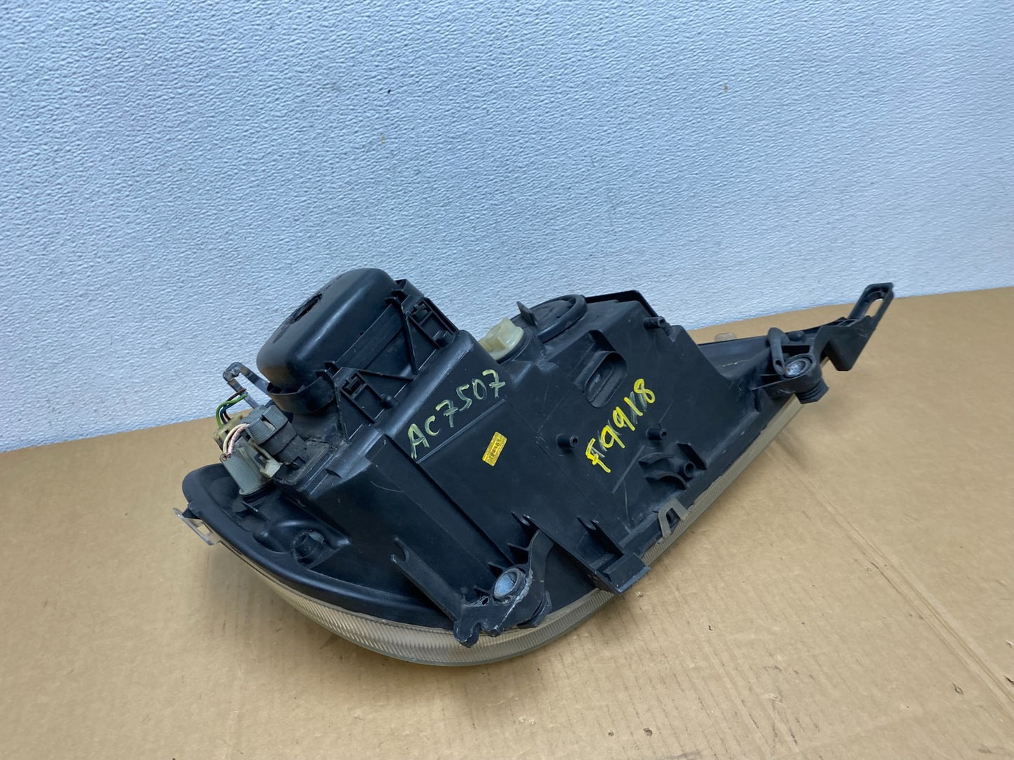 2002 - 2005 Mercedes ML ML350 ML500 Left Driver LH Halogen Headlight AC7507 DW6