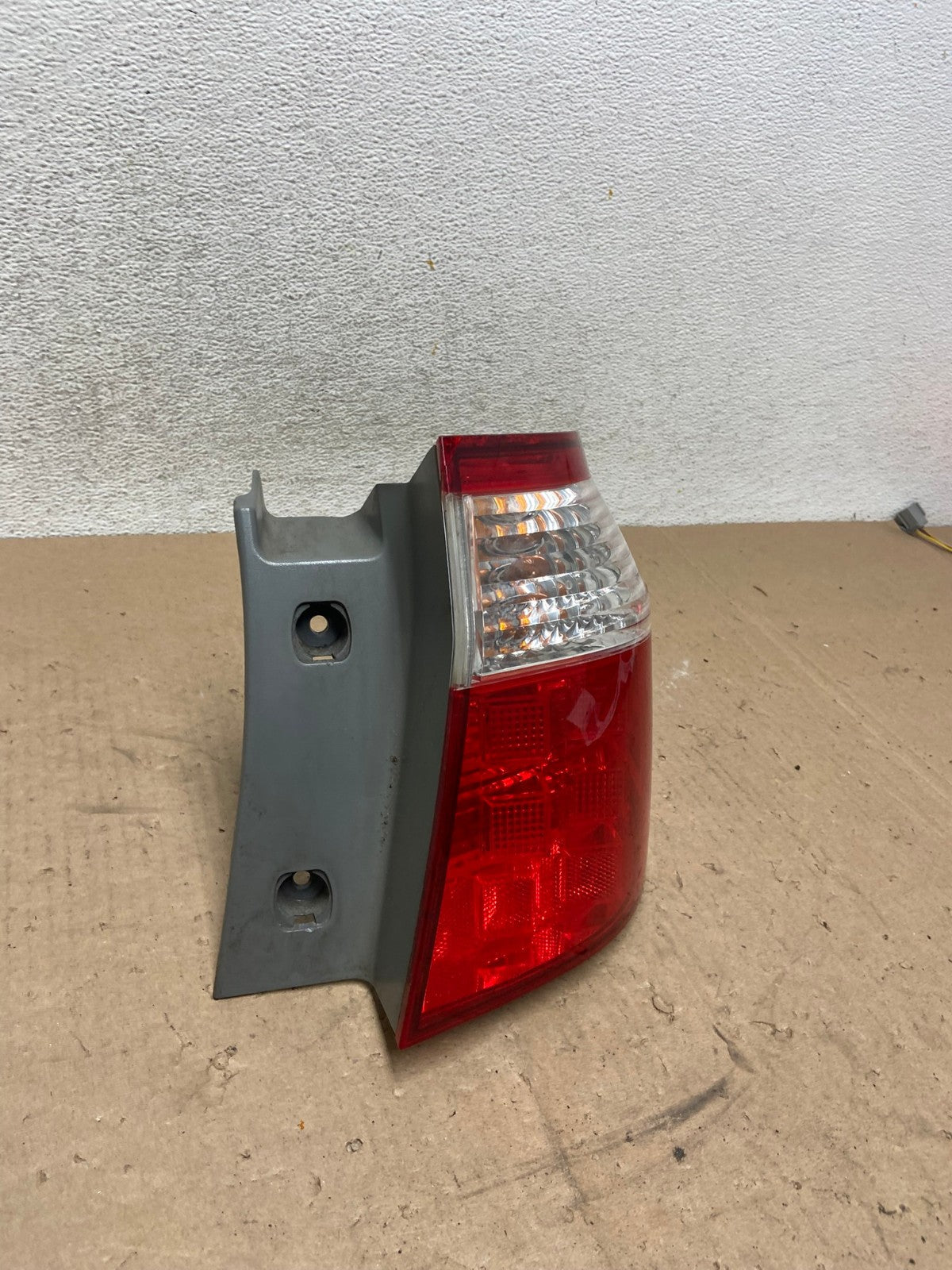 2005 2006 2007 Honda Odyssey Right Passenger RH Side Tail Light AG4939 LK2