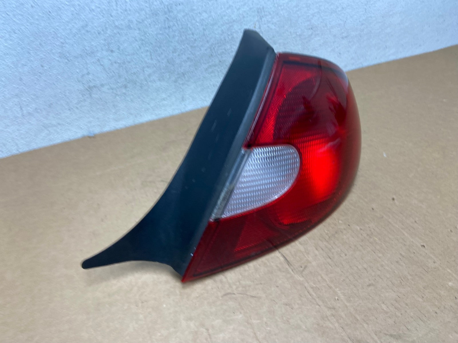 2000 2001 2002 Dodge Neon Right Passenger RH Side Tail Light AD6001 LK2