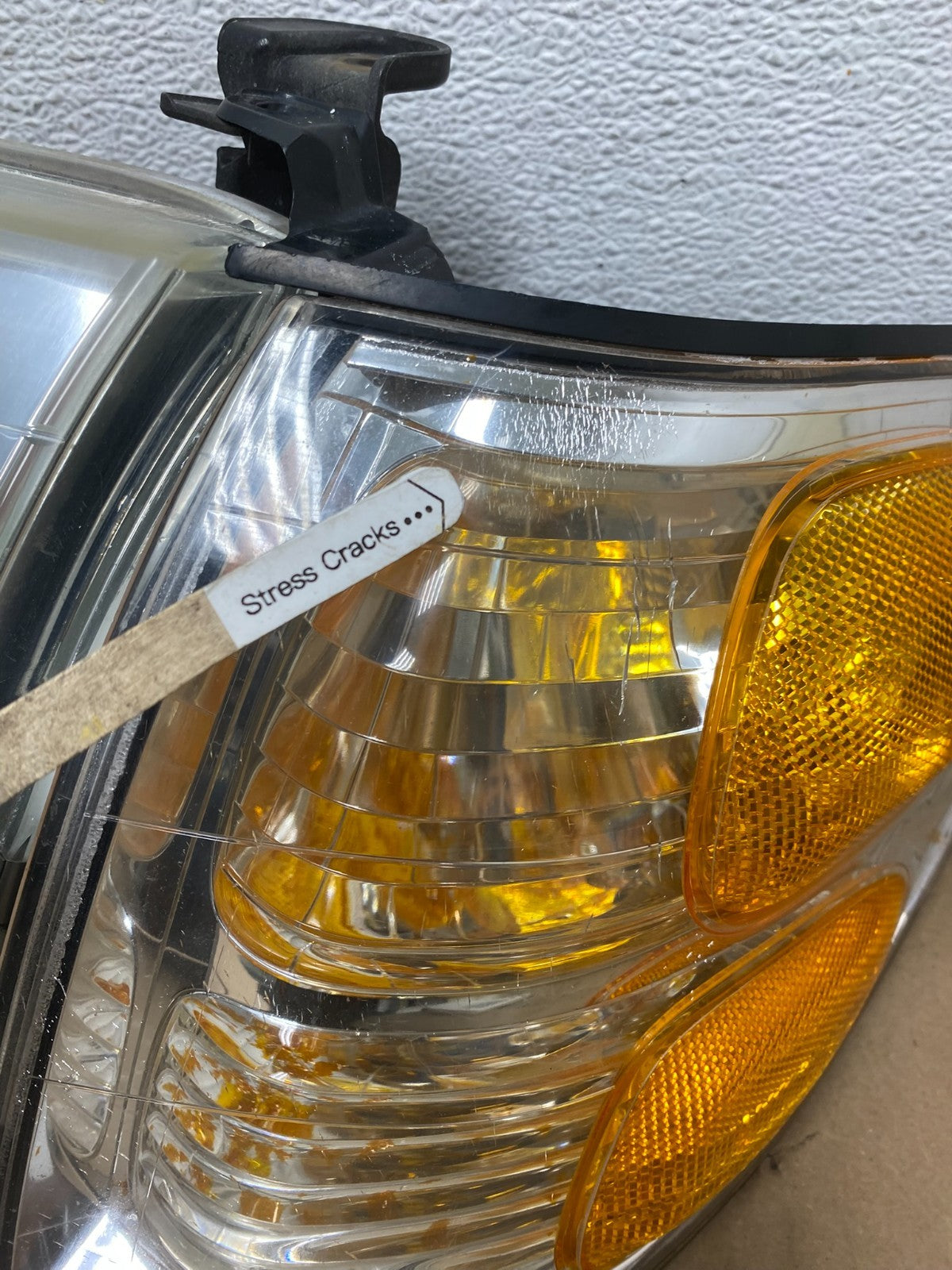 2001-2004 Toyota Sequoia Left+Right Side Halogen Headlights AE9105 DW5