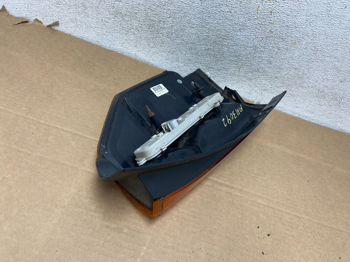2002 to 2009 Gmc Envoy Left Driver Lh Side Tail Light AH3092 DW5