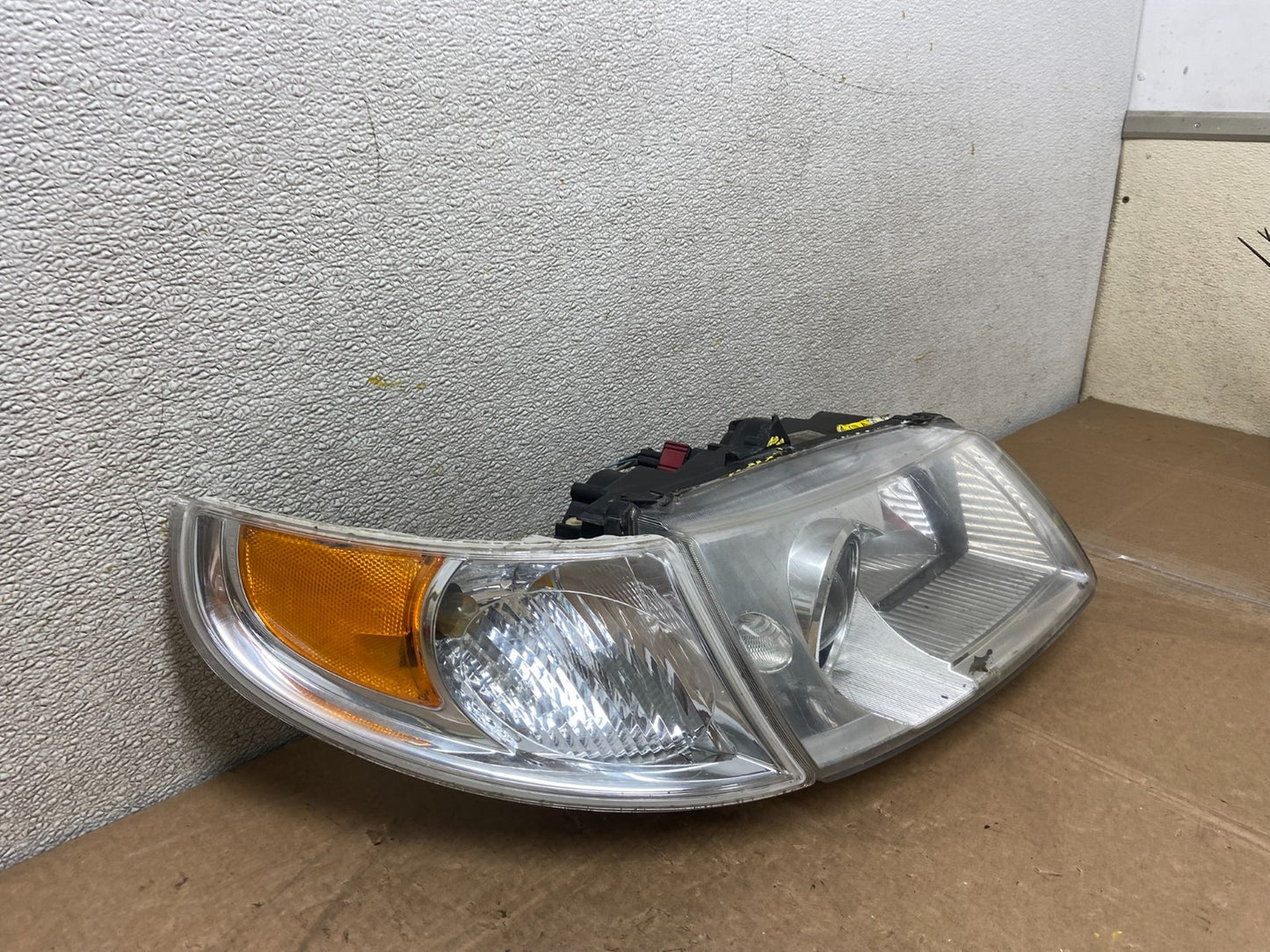 2002 to 2005 Saab 9-5 Right Passenger Side Xenon HID Headlight OEM y5974 DG2
