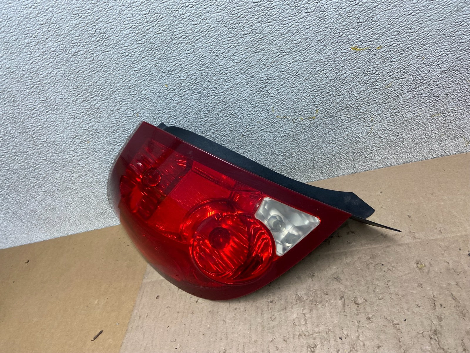 2003-2007 Saturn Ion Coupe Left Driver LH Side Tail Light Oem Z6310 DW1