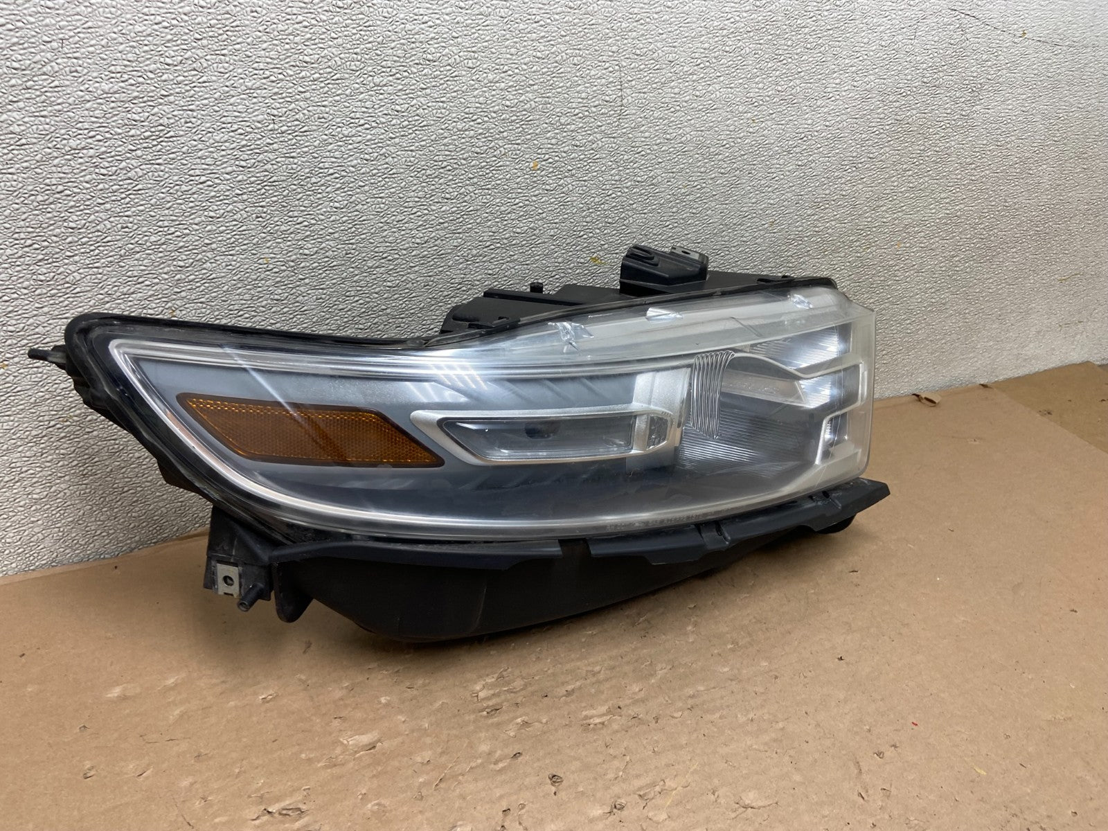 2013 to 2019 Ford Taurus Right Passenger RH Side Headlight Halogen OEM AB0133 DW2