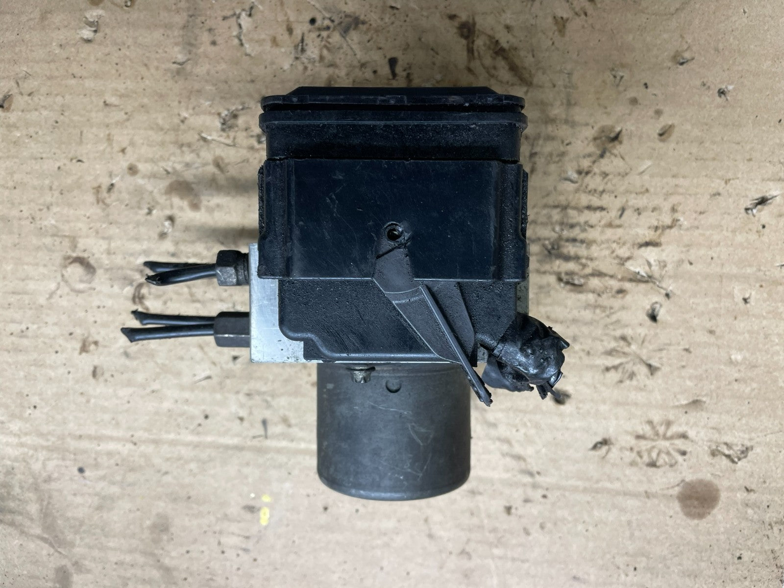 2014 2015 FORD E350 Van  ABS Anti Lock Brake Pump Module O8571 DG2