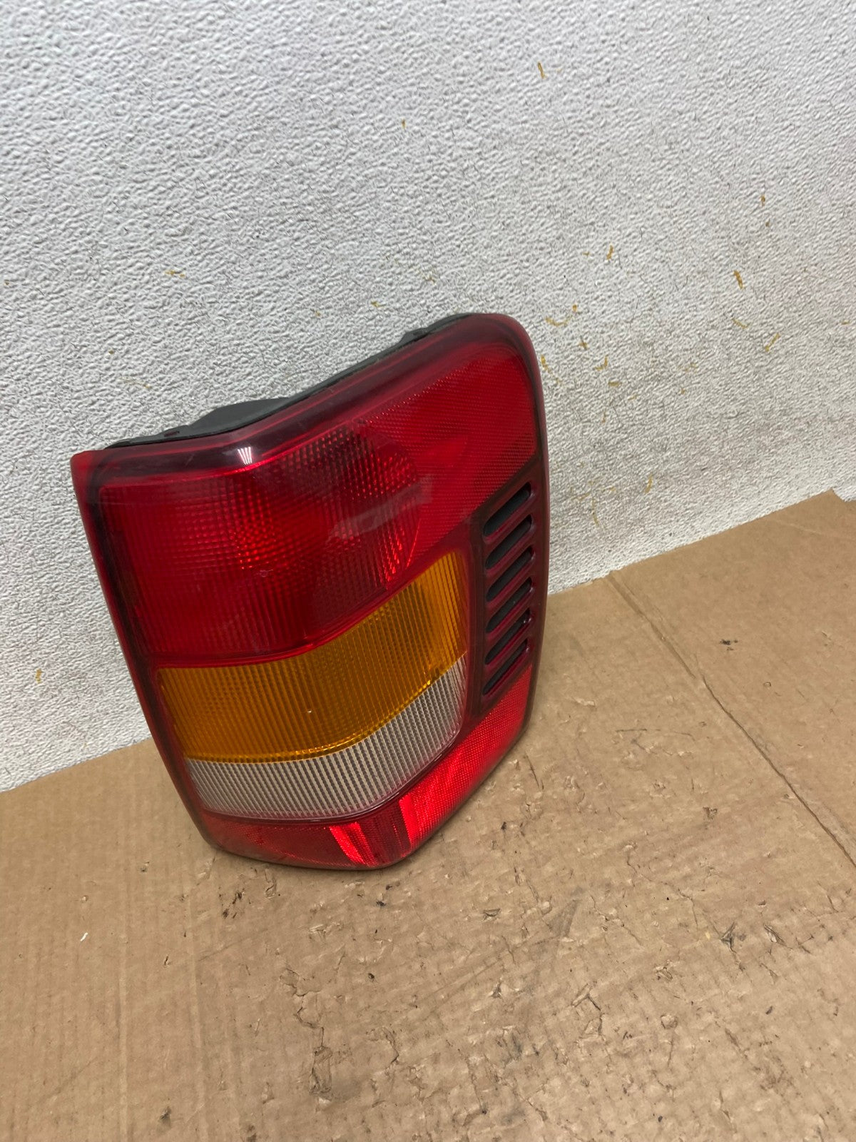 1999-2004 Jeep Grand Cherokee WJ Right Passenger Rh Tail Light AI5563 LK2