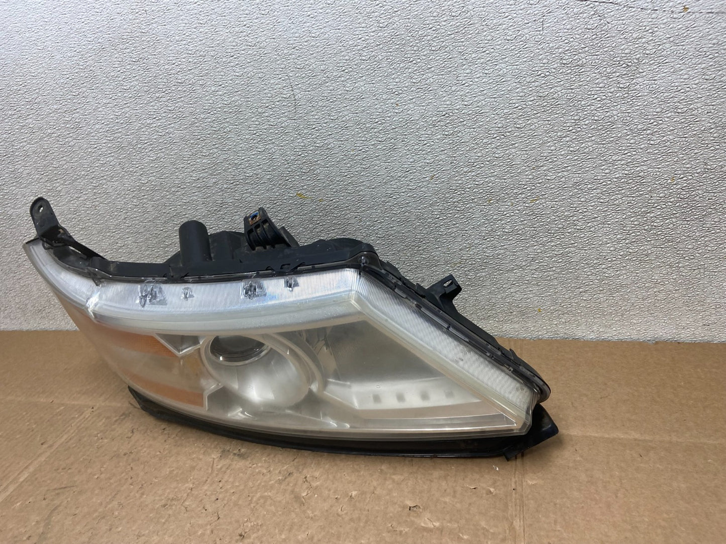2011 to 2013 Honda Odyssey Front Right Passenger Headlight Halogen Y8801 DW1