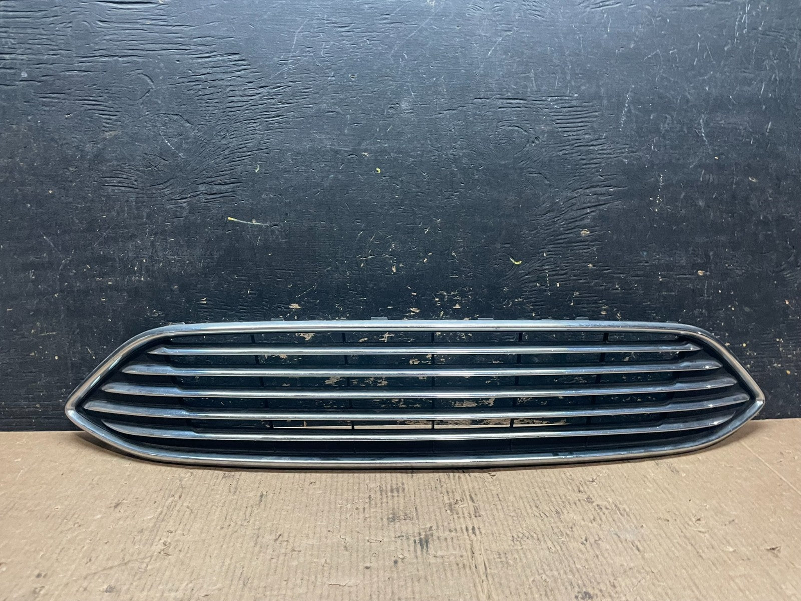2015 to 2018 Ford Focus Front Upper Grille Grill Z6087 DG0