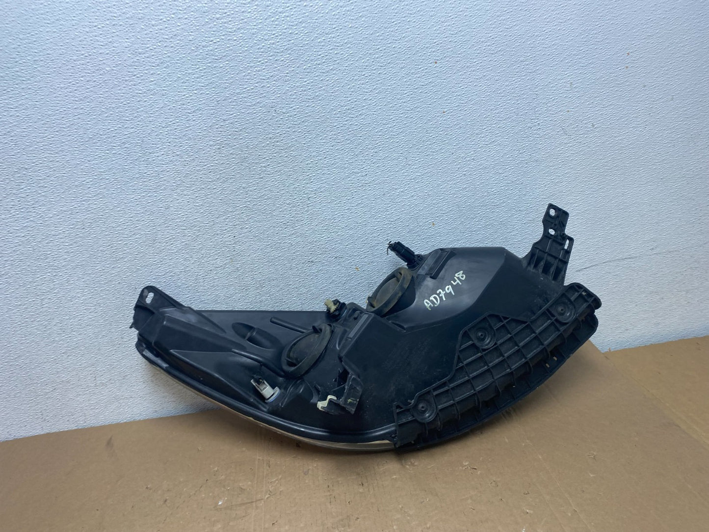 2013 - 2016 Ford Escape Headlight Left Driver Lh Side Halogen AD7948 DW10