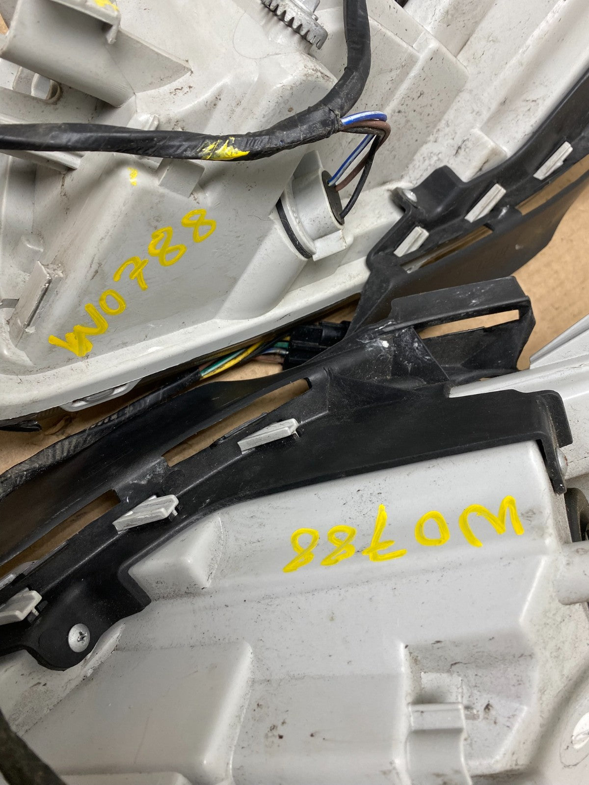 2008 to 2012 Chevrolet Malibu Left+Right Side Set Headlights Oem W0788 DW10
