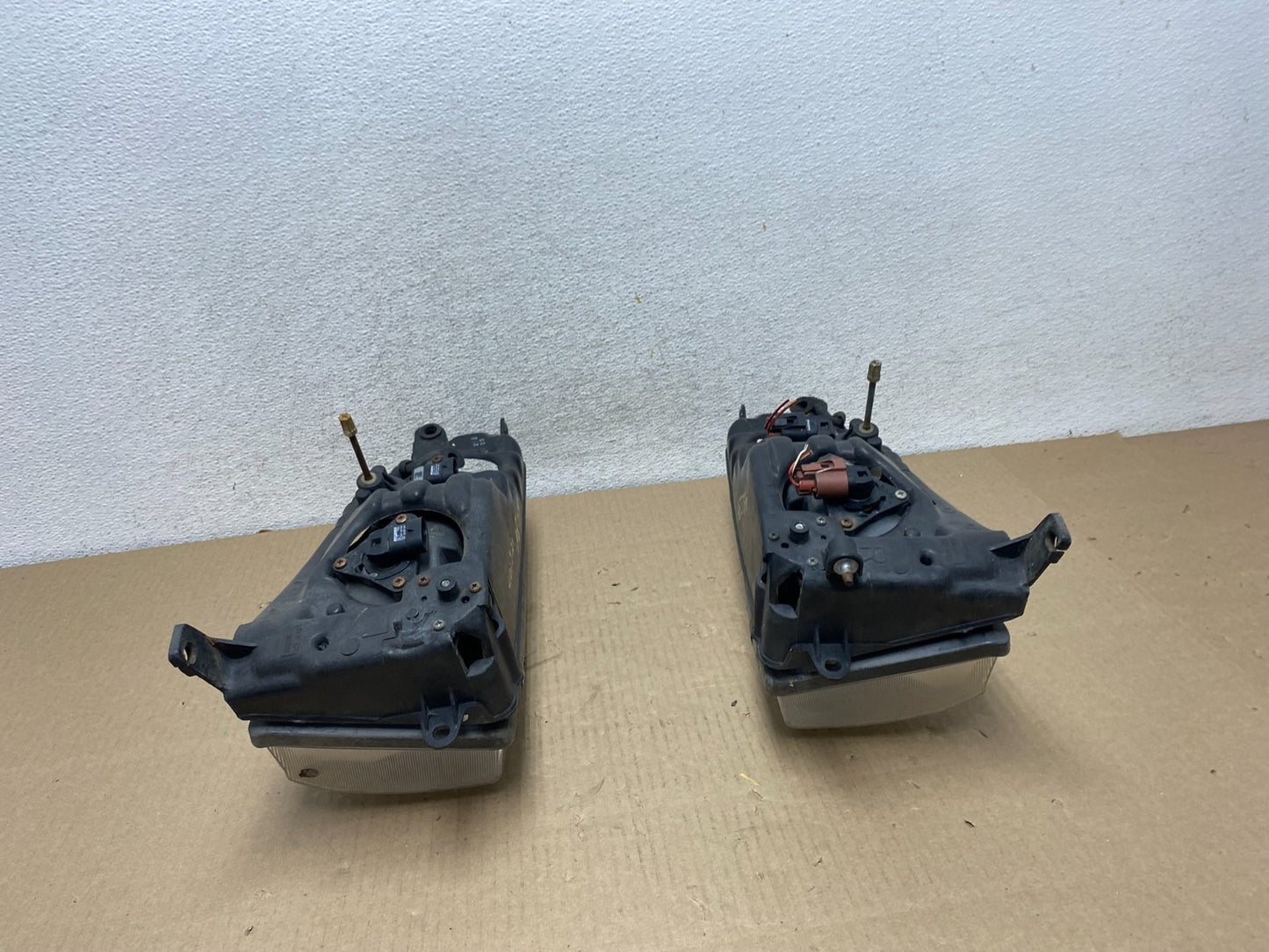 1995 - 1996 Toyota Camry Left+Right Side Set Halogen Headlights AG5870 DW7