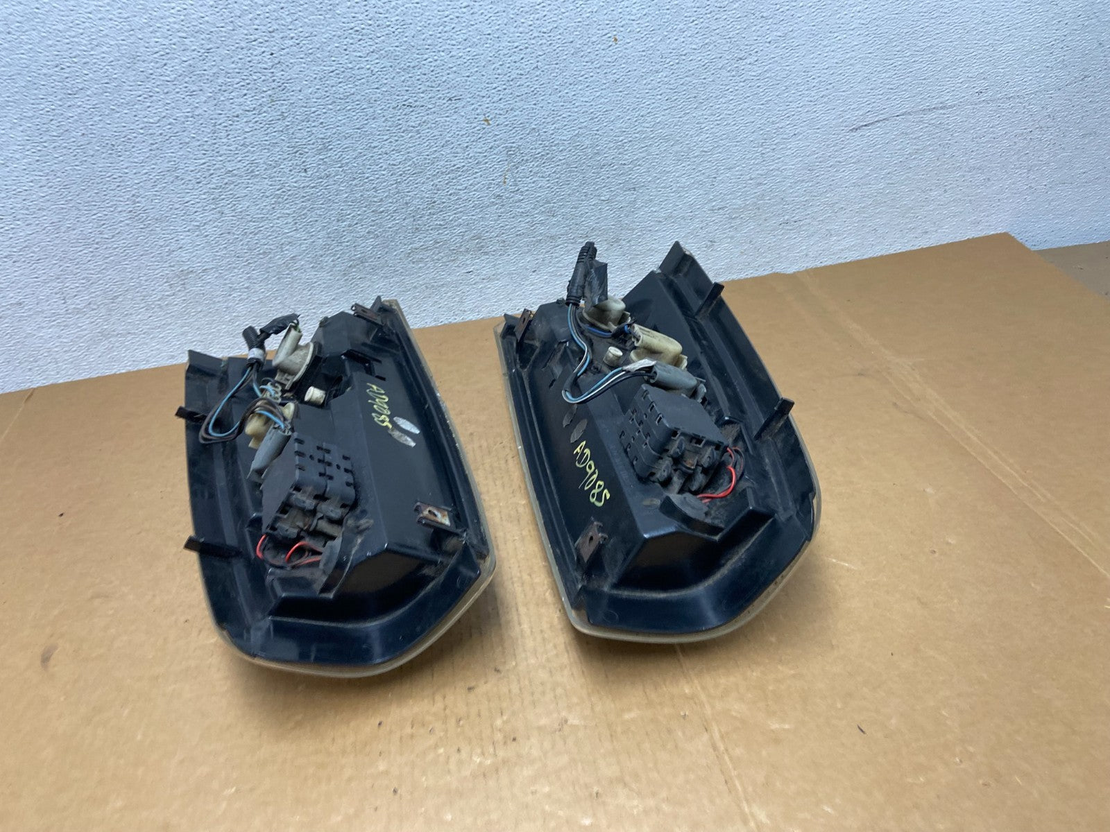 1999-2002 Chevrolet Silverado 1500 Left+Right Set Side Tail lights ad9085 DG12