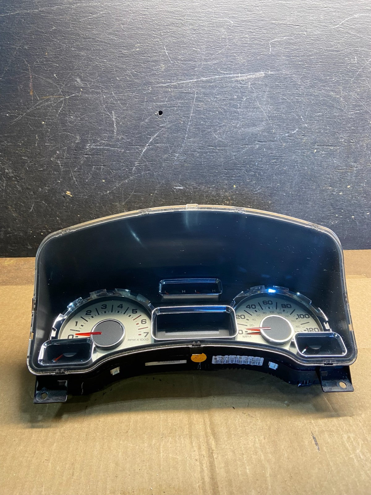 2007 2008 Ford  Expedition Speedometer Cluster Gauge Oem Y7420 DG0