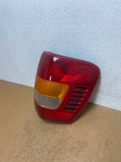 1999-2004 Jeep Grand Cherokee WJ Right Passenger Rh Tail Light TYC AE0439 LK1