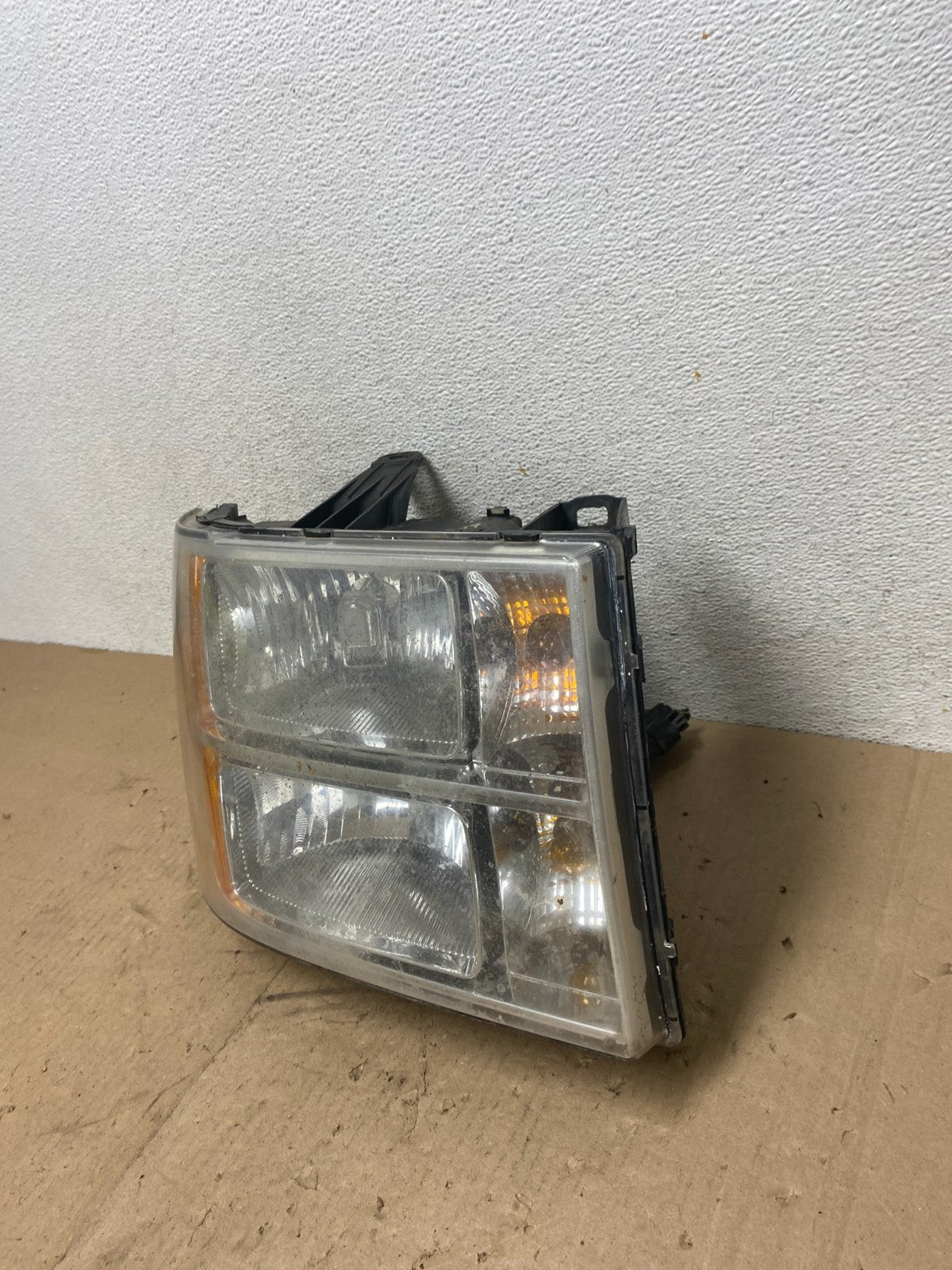 2007 - 2014 GMC Sierra Right Passenger RH Halogen Headlight AG4899 DW1