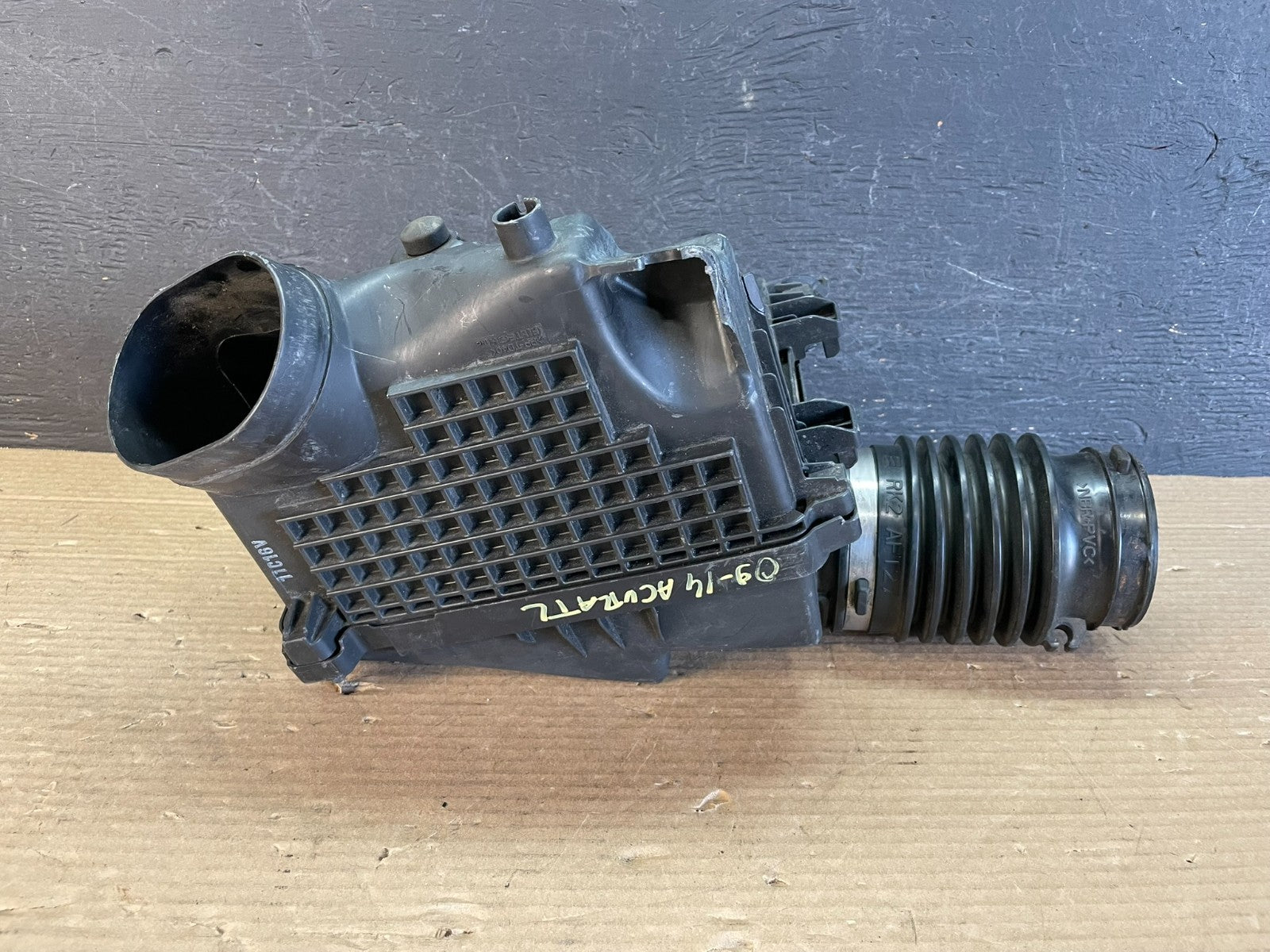 2009 to 2014 Acura TL 3.5 L Engine Air Cleaner Box AF3392 DG3