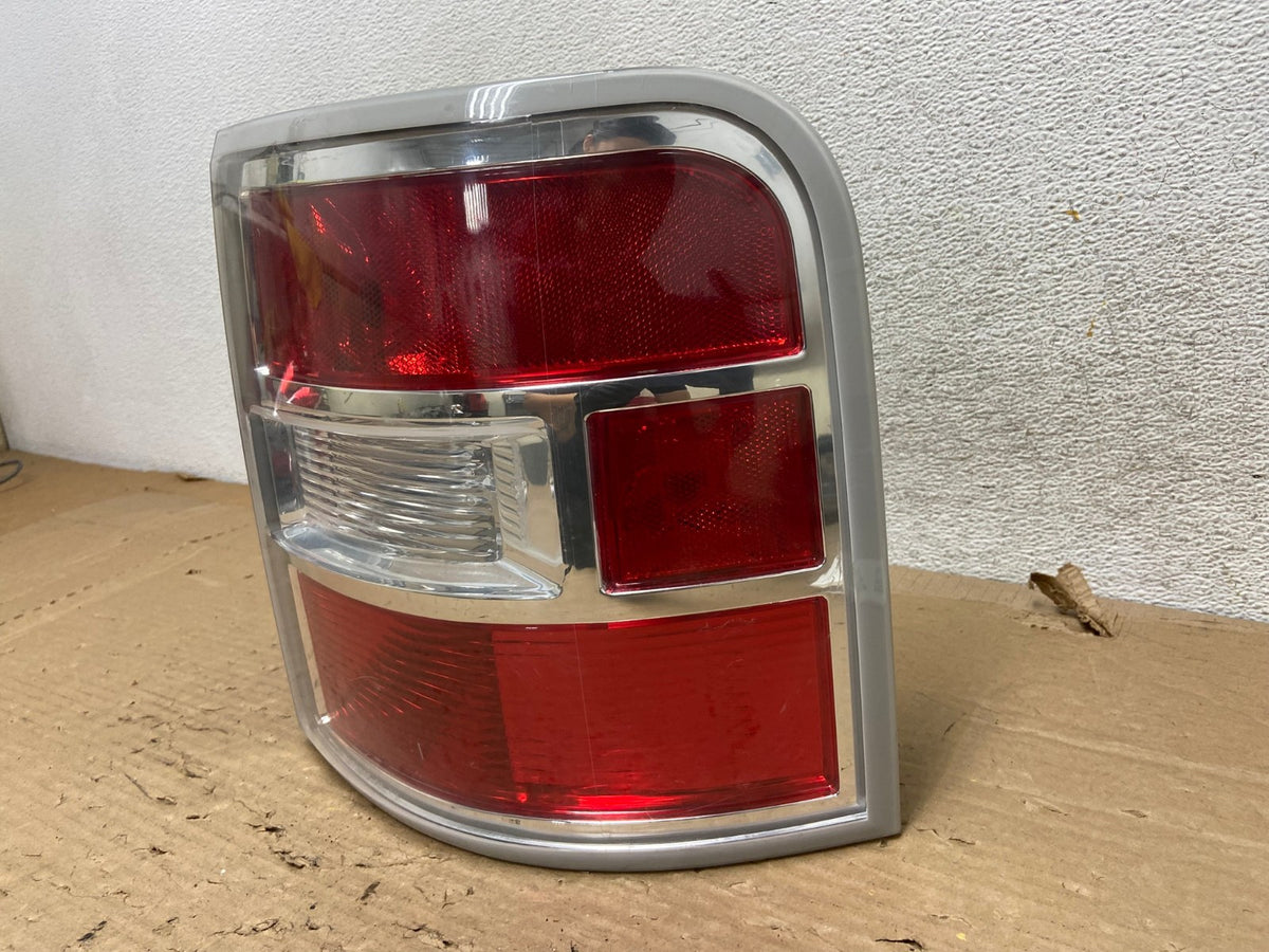 2009 to 2011 Ford Flex Right Passenger RH Side Tail light AG8343 LK2
