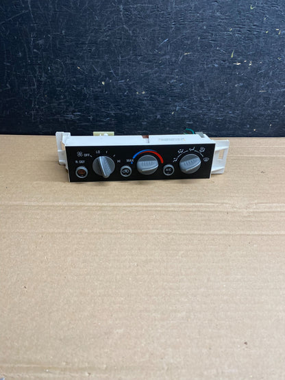 1998-00 Chevrolet Tahoe A/C 1996-99 C1500 C2500 Heater Climate Control AF65440