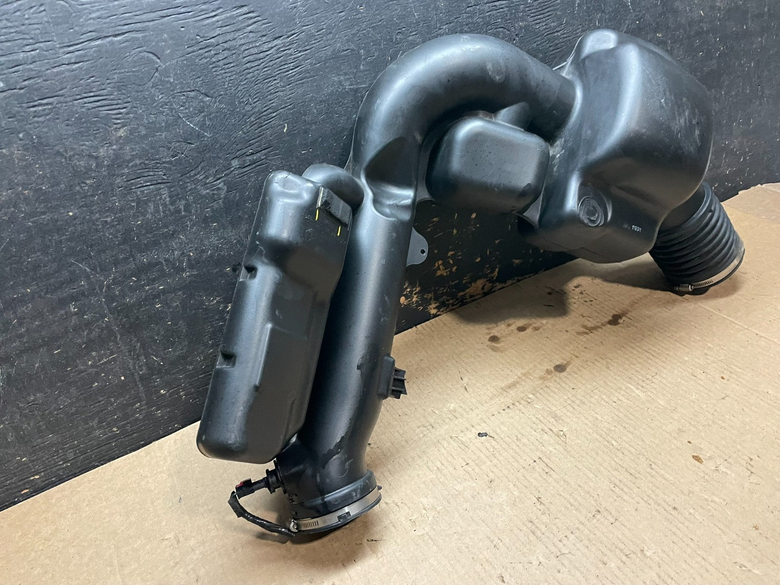2014 - 2015 Dodge Durango 3.6L Resonator Air Intake Tube y9546 DG6