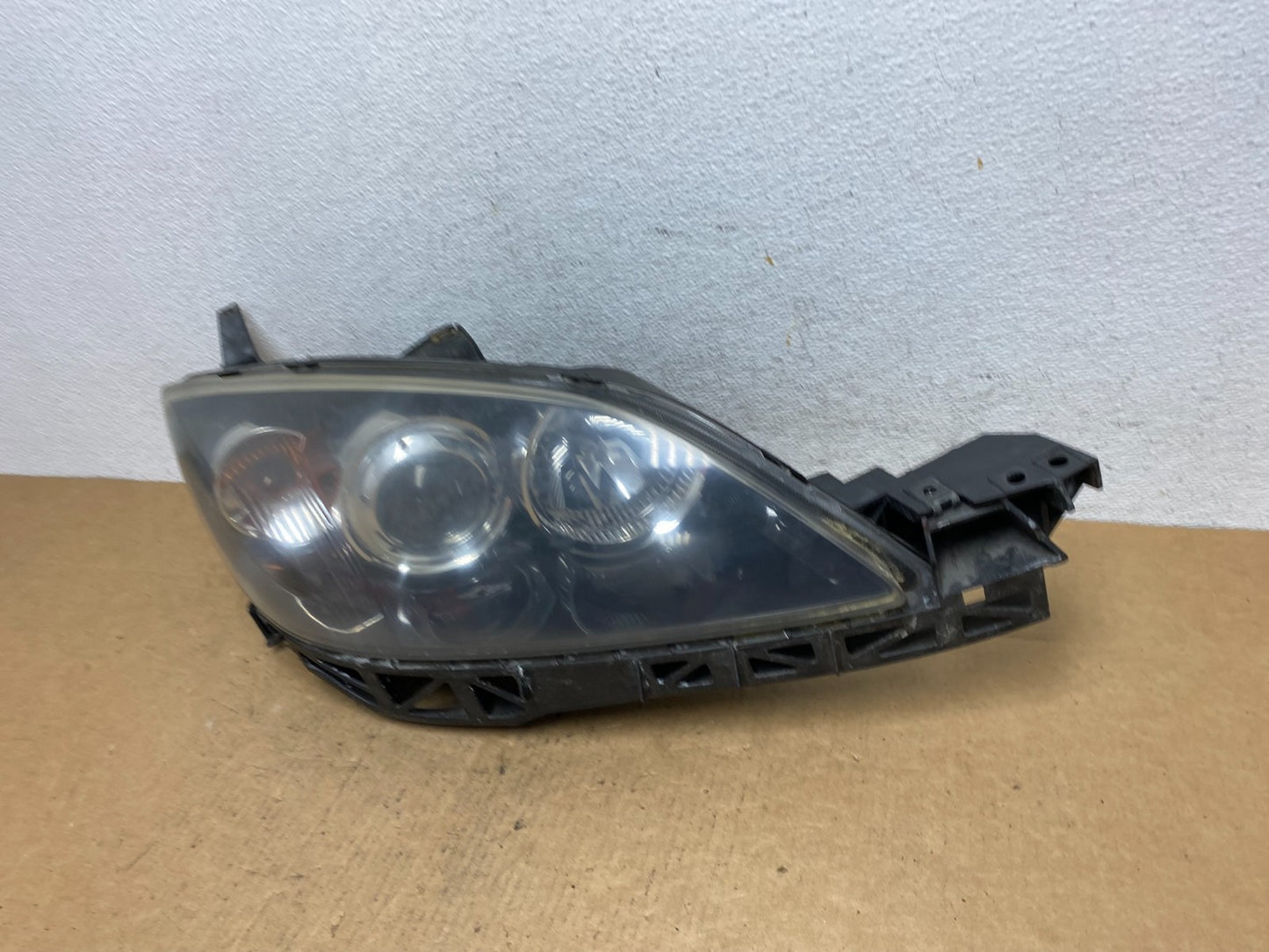 2004 to 2009 Mazda 3 Hatchback Right Passenger Rh Xenon Headlight AD4684 DW1