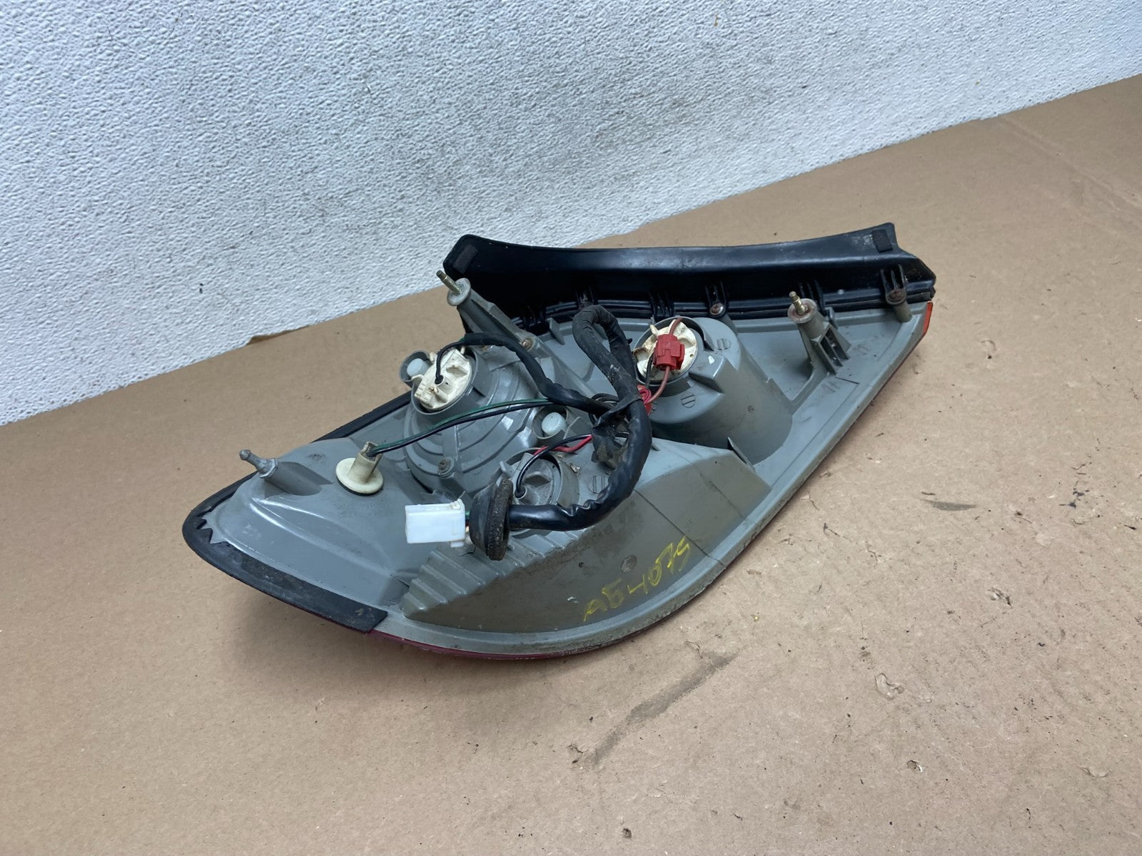 2003 2004 Hyundai Tiburon Coupe Right Passenger Rh Side Tail Light AG40754