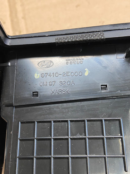 2005 - 2009 Hyundai Tucson Center Radio Climate Control Air Vent Bezel ai6096 DG4