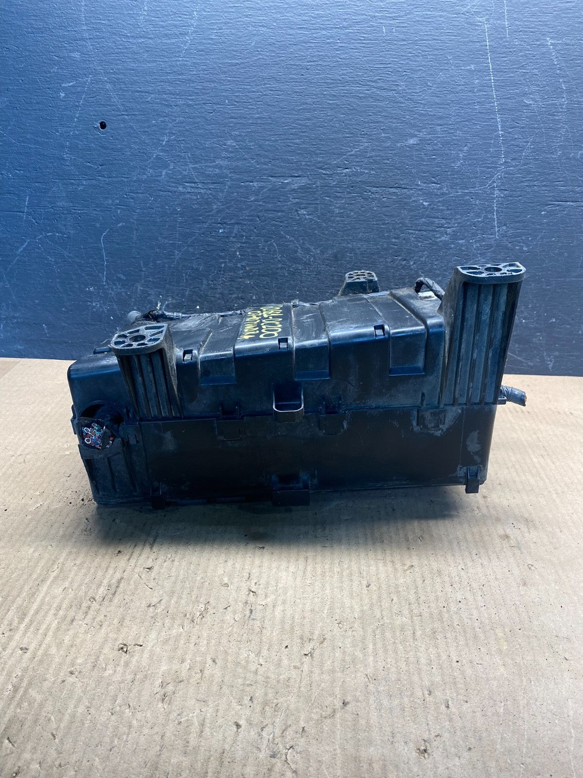 2007 to 2010 Toyota Tundra Under Hood Fuse Box Relay AE6422 DG2