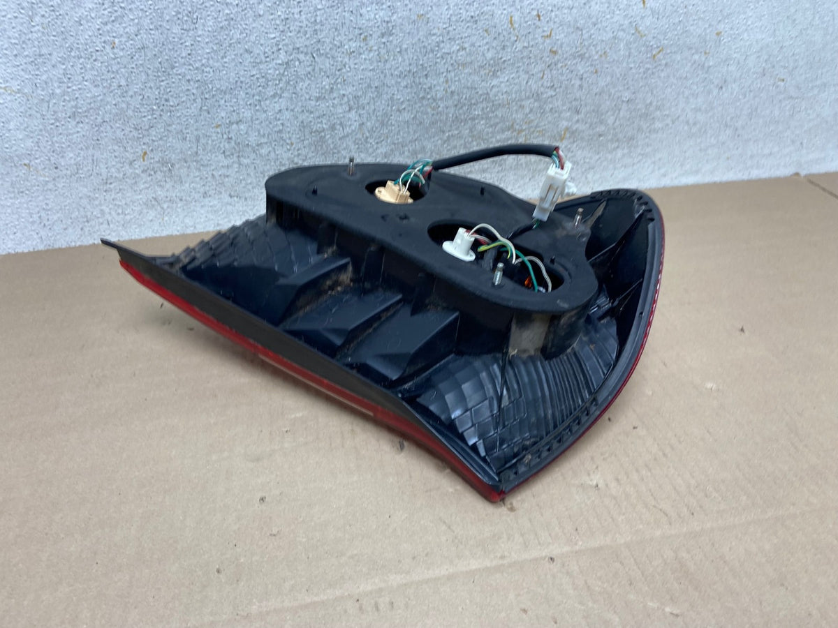 2002 2003 2004 Toyota Camry Tail Light Right Passenger Rh Side AI1421 LK3