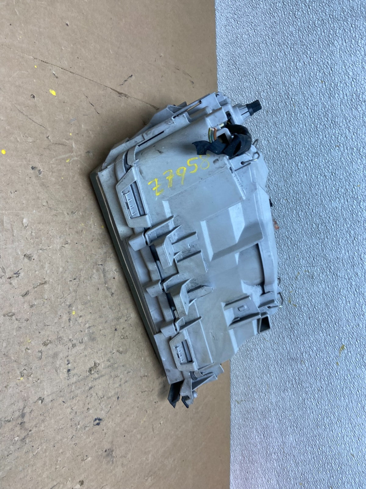 1994 - 1996 Mercedes C C220 W202 Front Left Driver LH Headlight OEM z7958 DG7