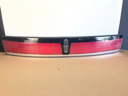 2007 to 2010 Lincoln MKX Center Tail Light Lamp Panel Trim AF8733 DG0